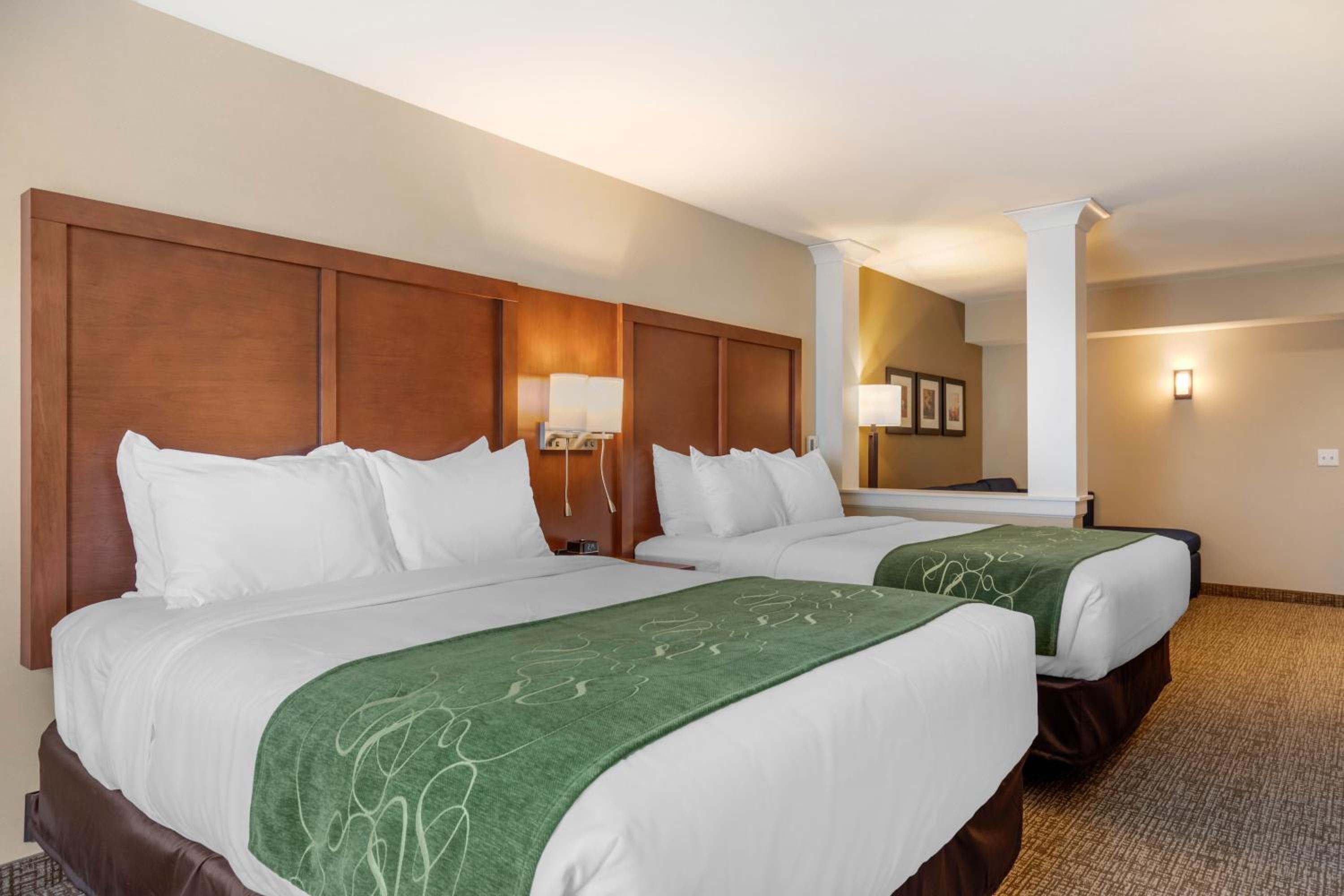Suite with Two Queen Beds - Accessible/Non-Smoking photo 1
