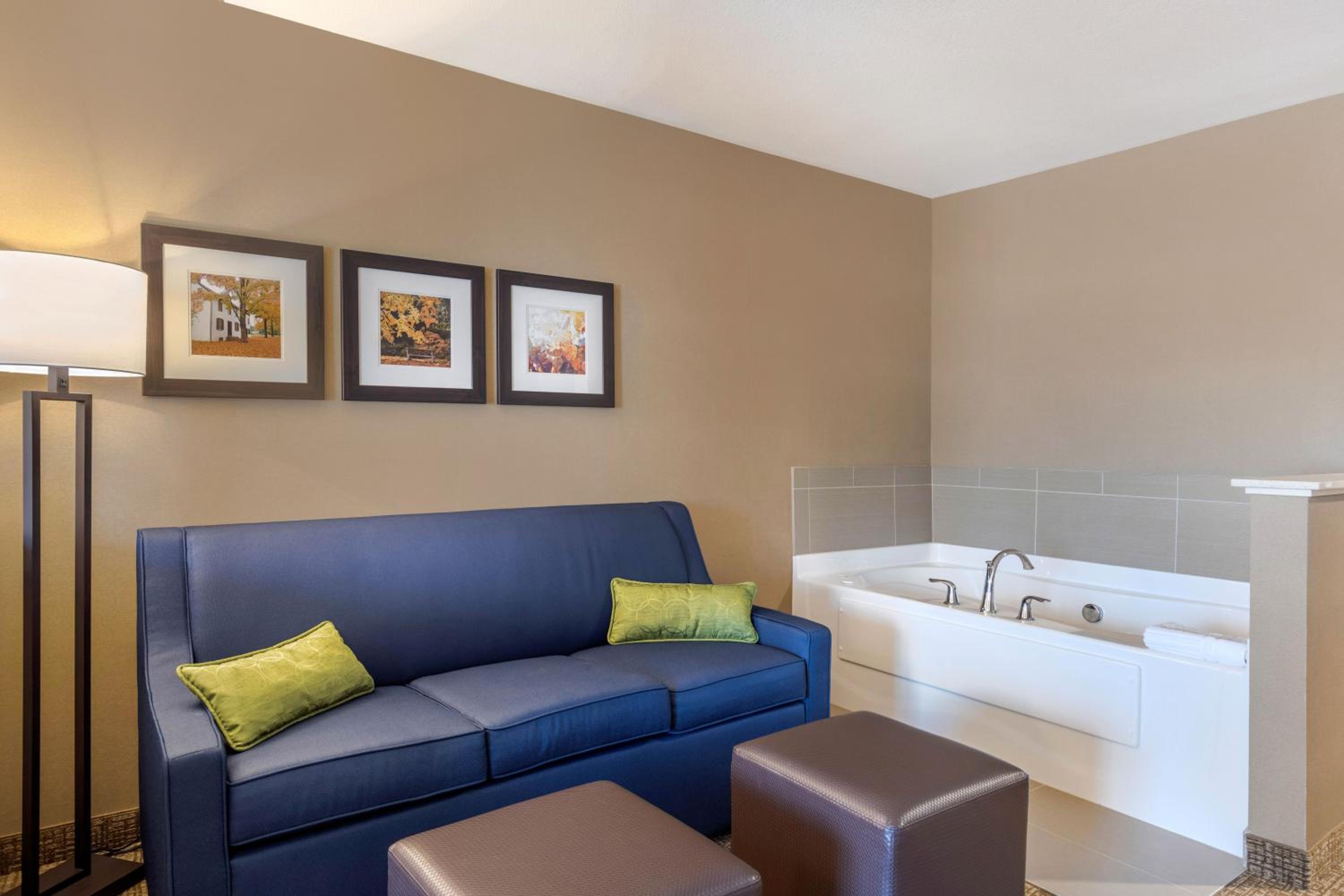 Superior King Suite with Sofa Bed - Non-Smoking photo 2