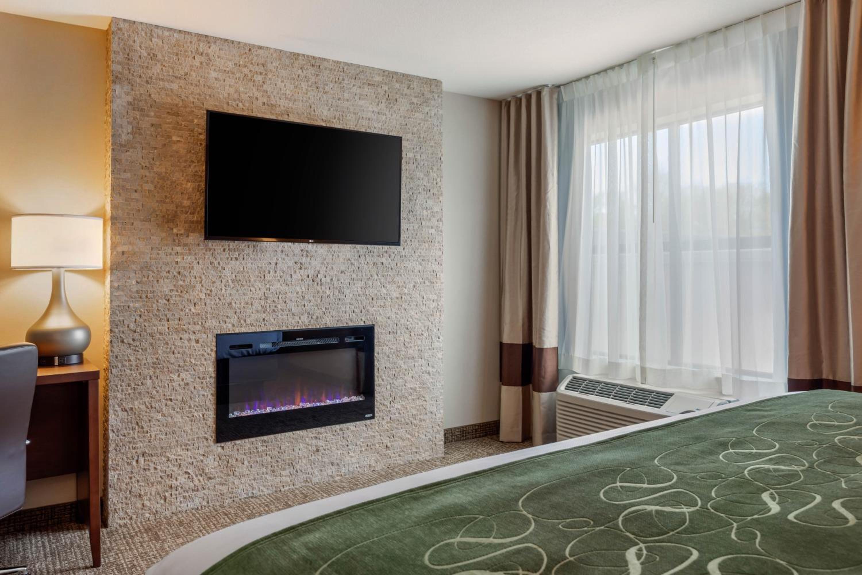 Superior King Suite with Sofa Bed - Non-Smoking photo 1
