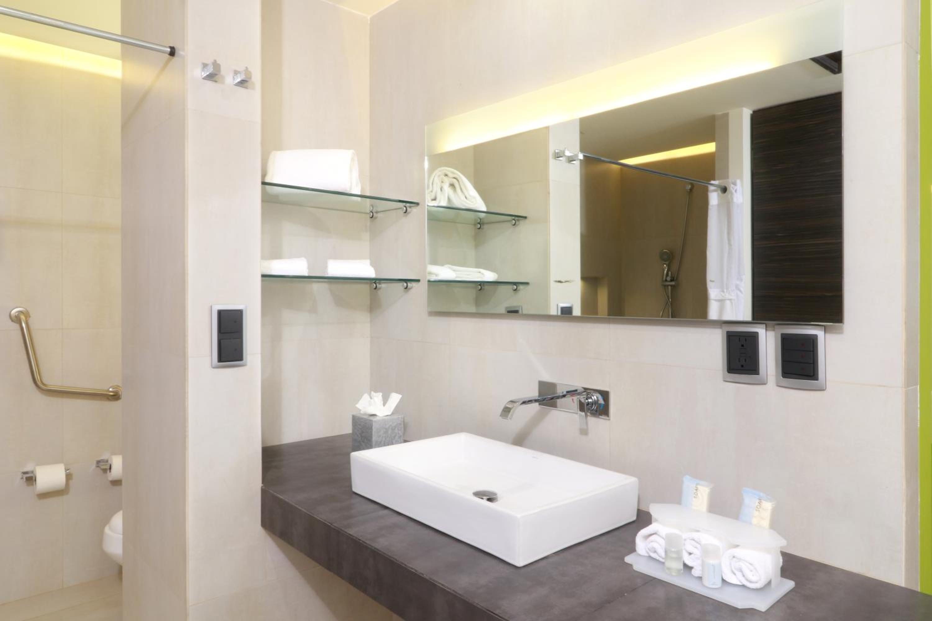 Standard King Room with Roll-in Shower - Mobility Accessible thumbnail 5