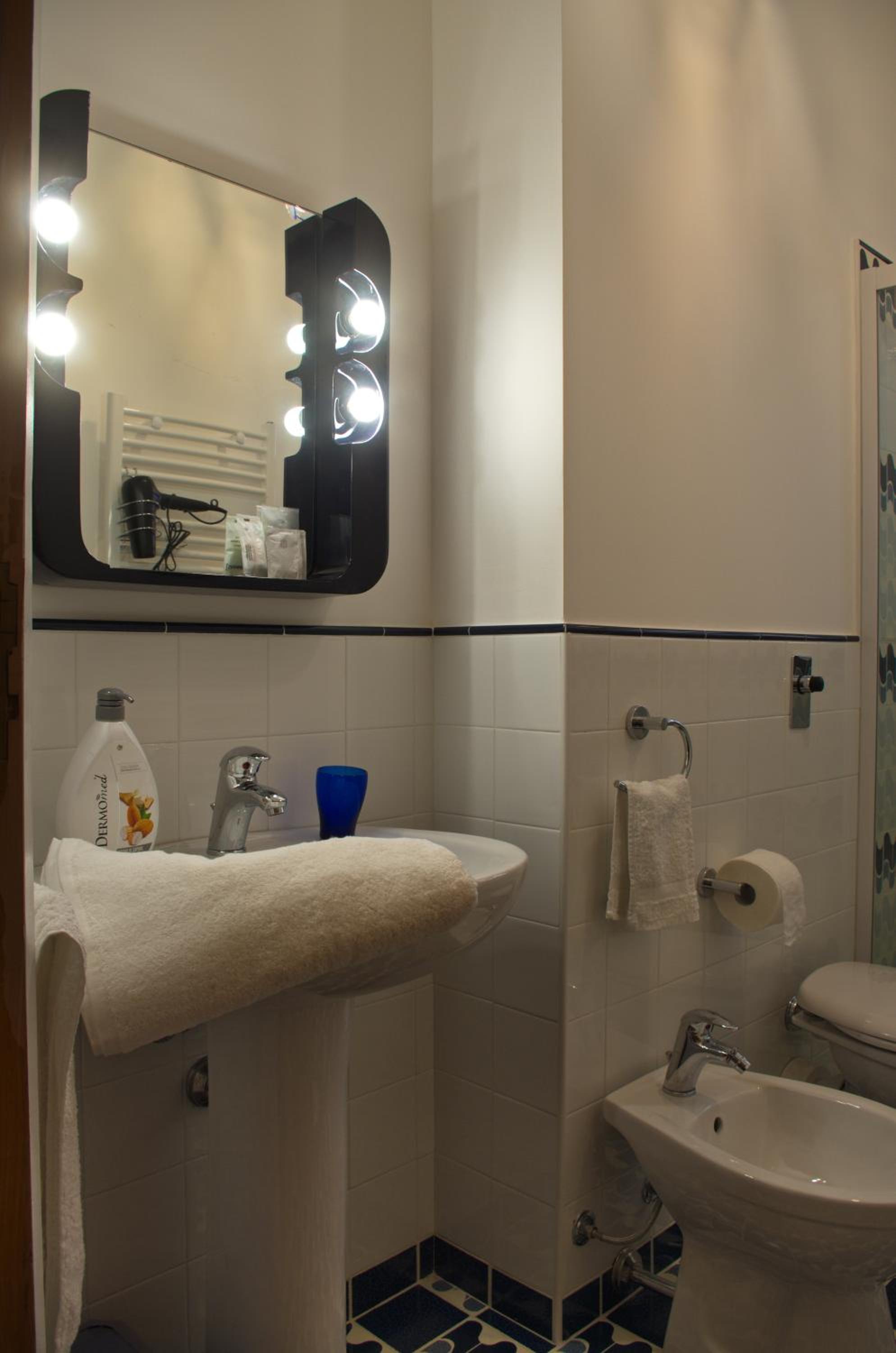 Triple Room with Private External Bathroom - Photo 6