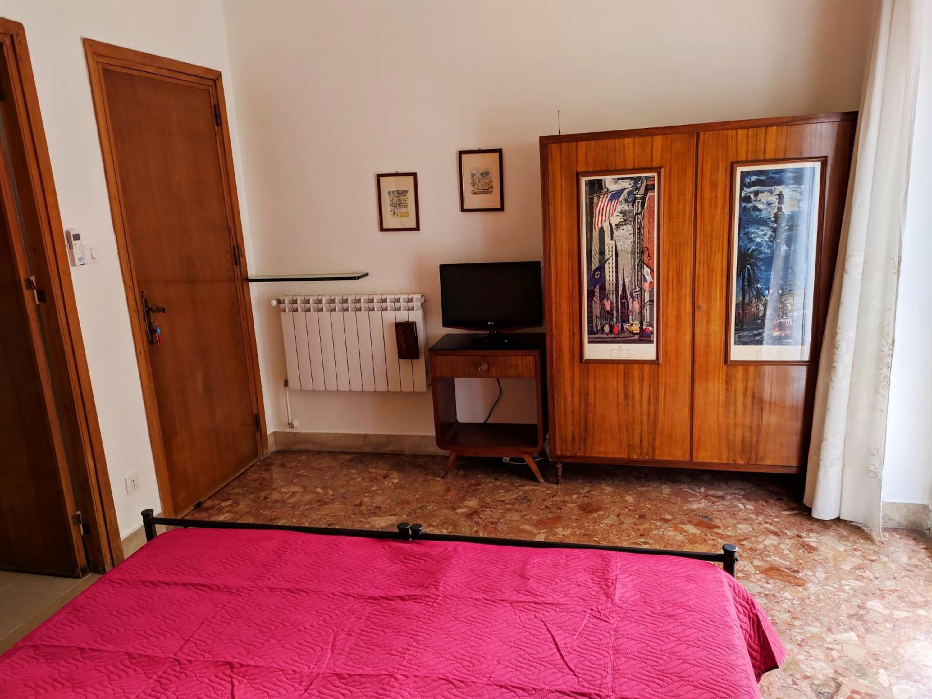 Double Room with Private Bathroom - Photo 4