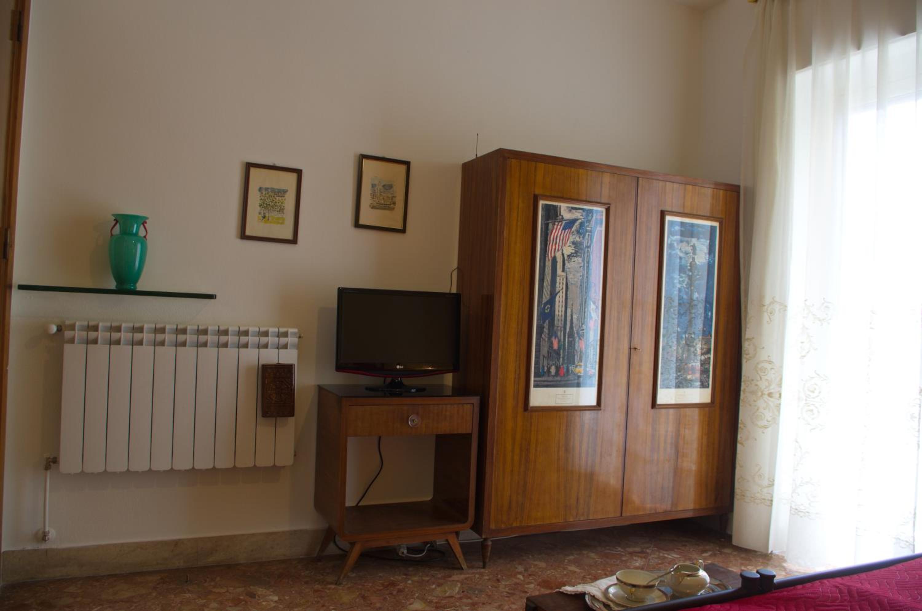 Double Room with Private Bathroom - Photo 2