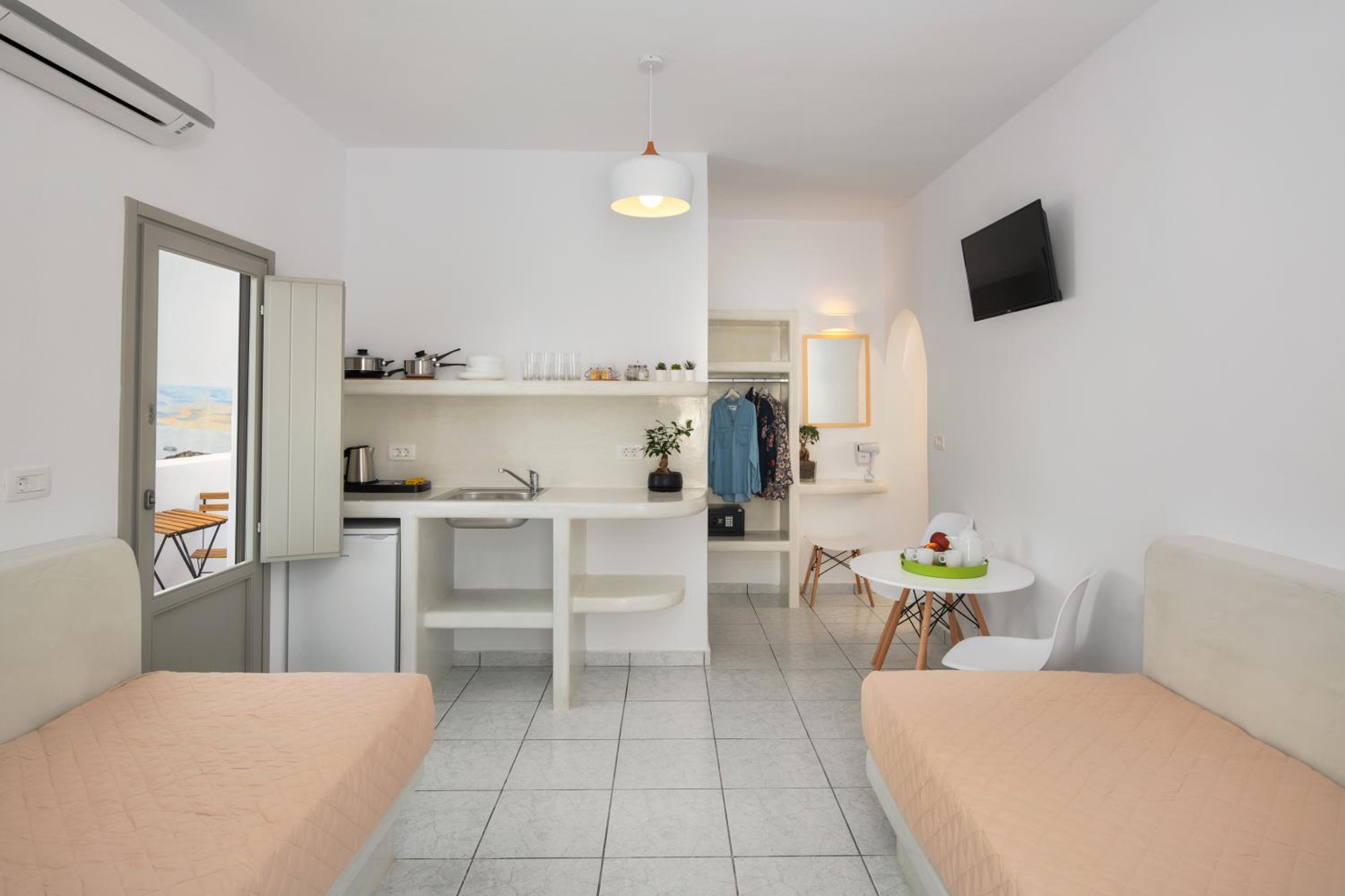 Superior Suite - Photo 11