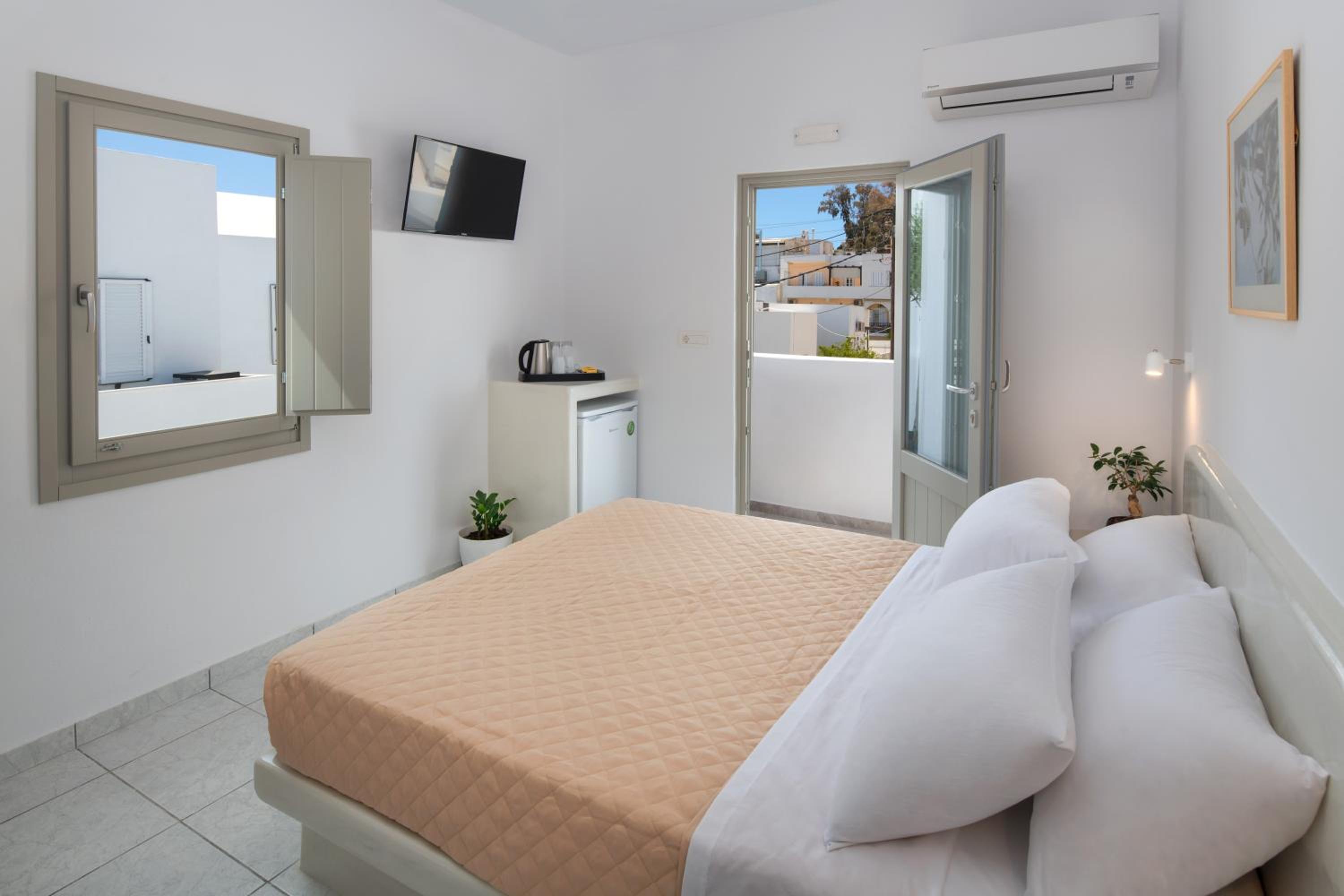 Superior Suite - Photo 10