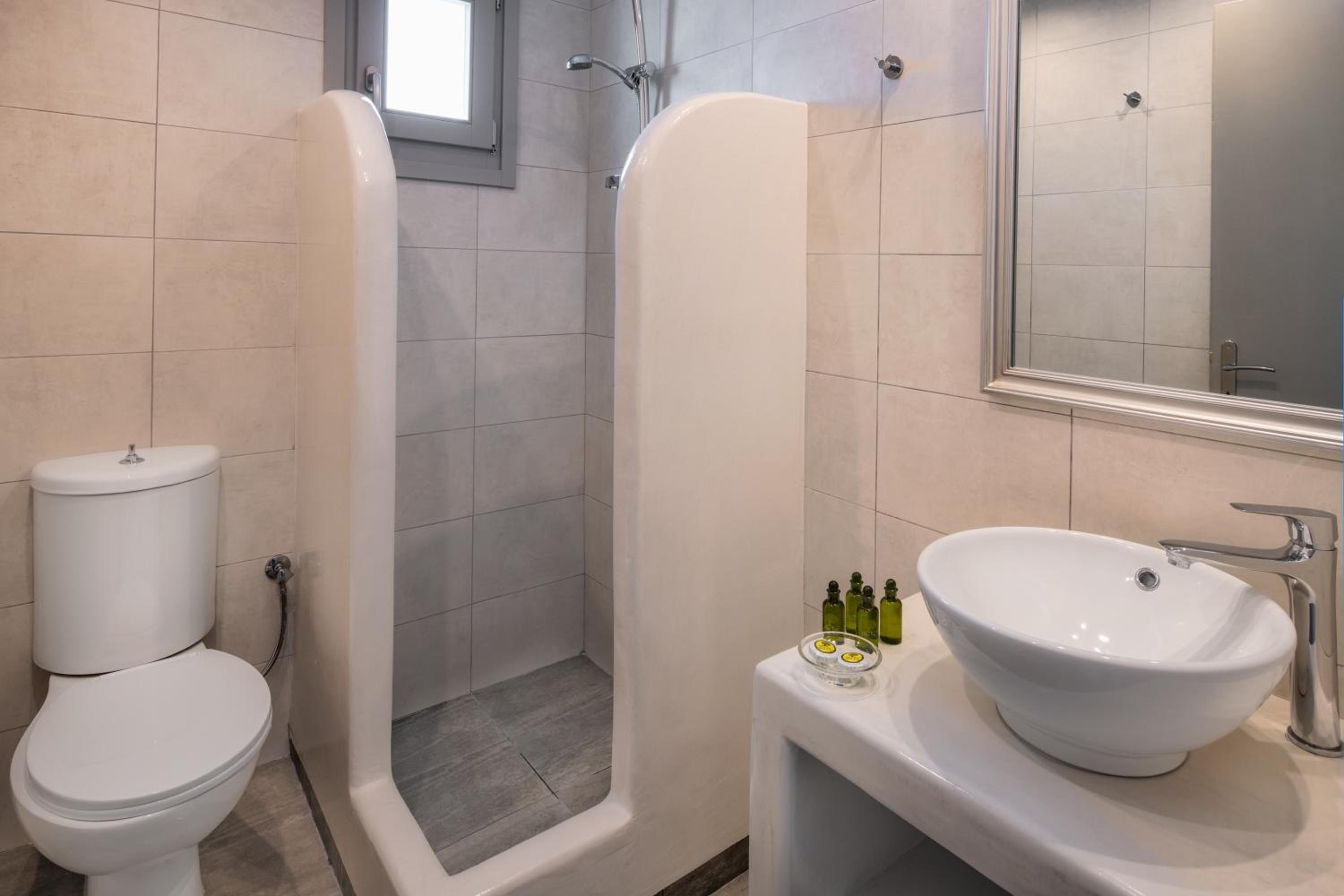 Superior Suite - Photo 7