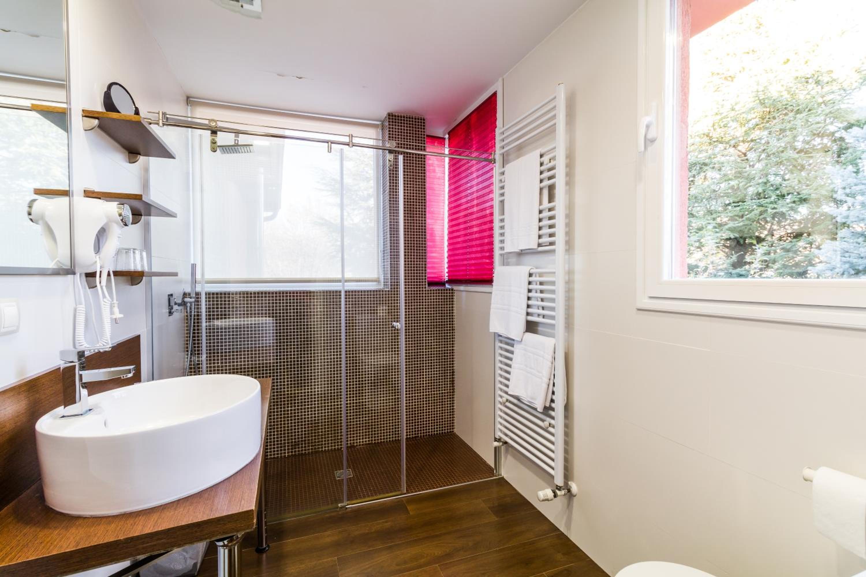 Standard Double Room - Photo 5