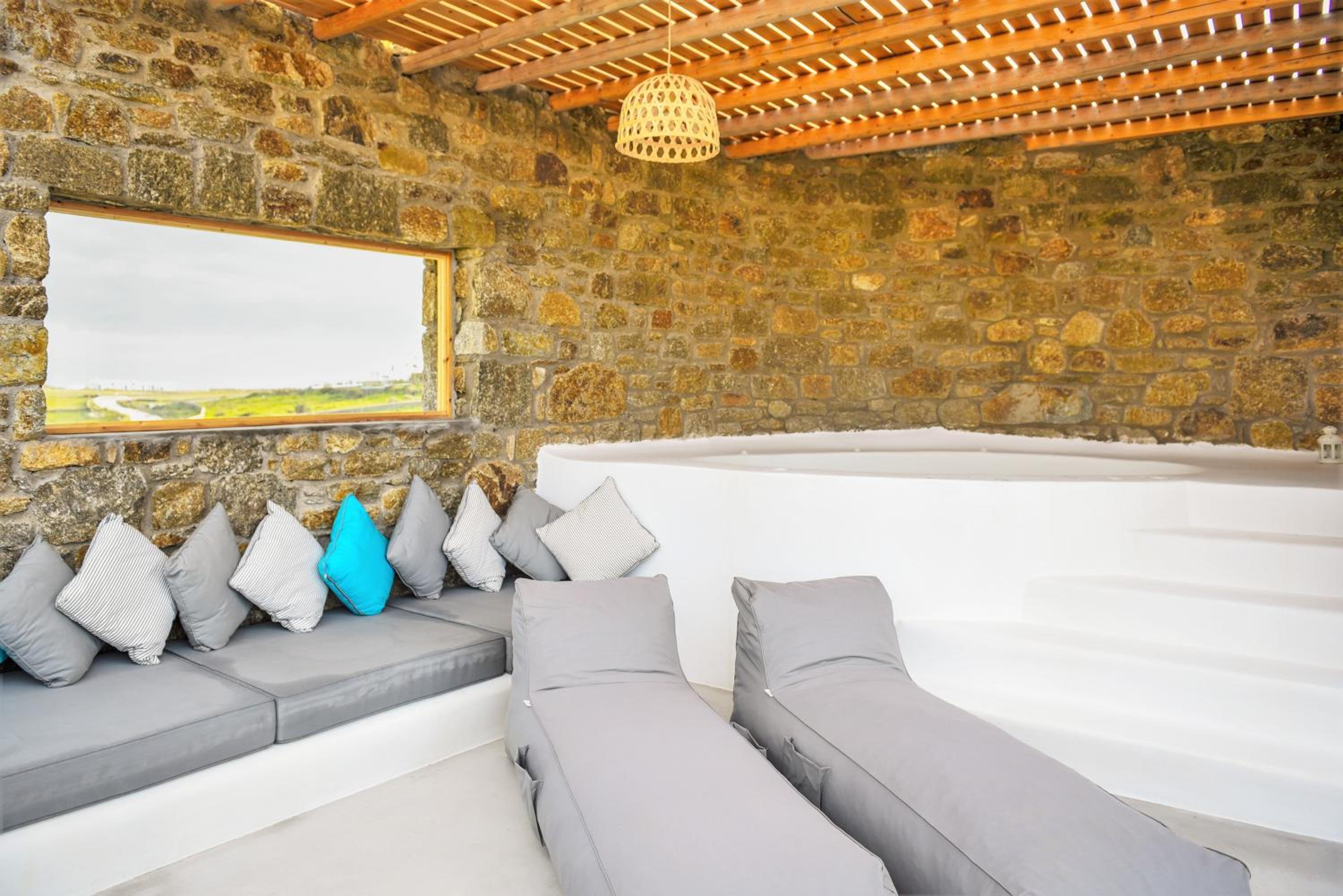 Superior suite with Jetted Tub & Sea View photo 2