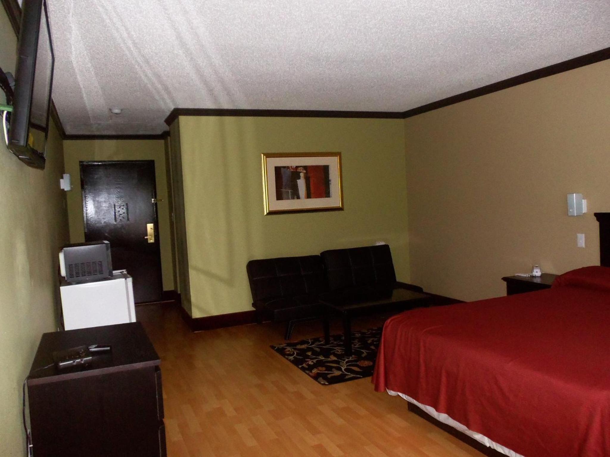 Deluxe King Suite - Photo 3