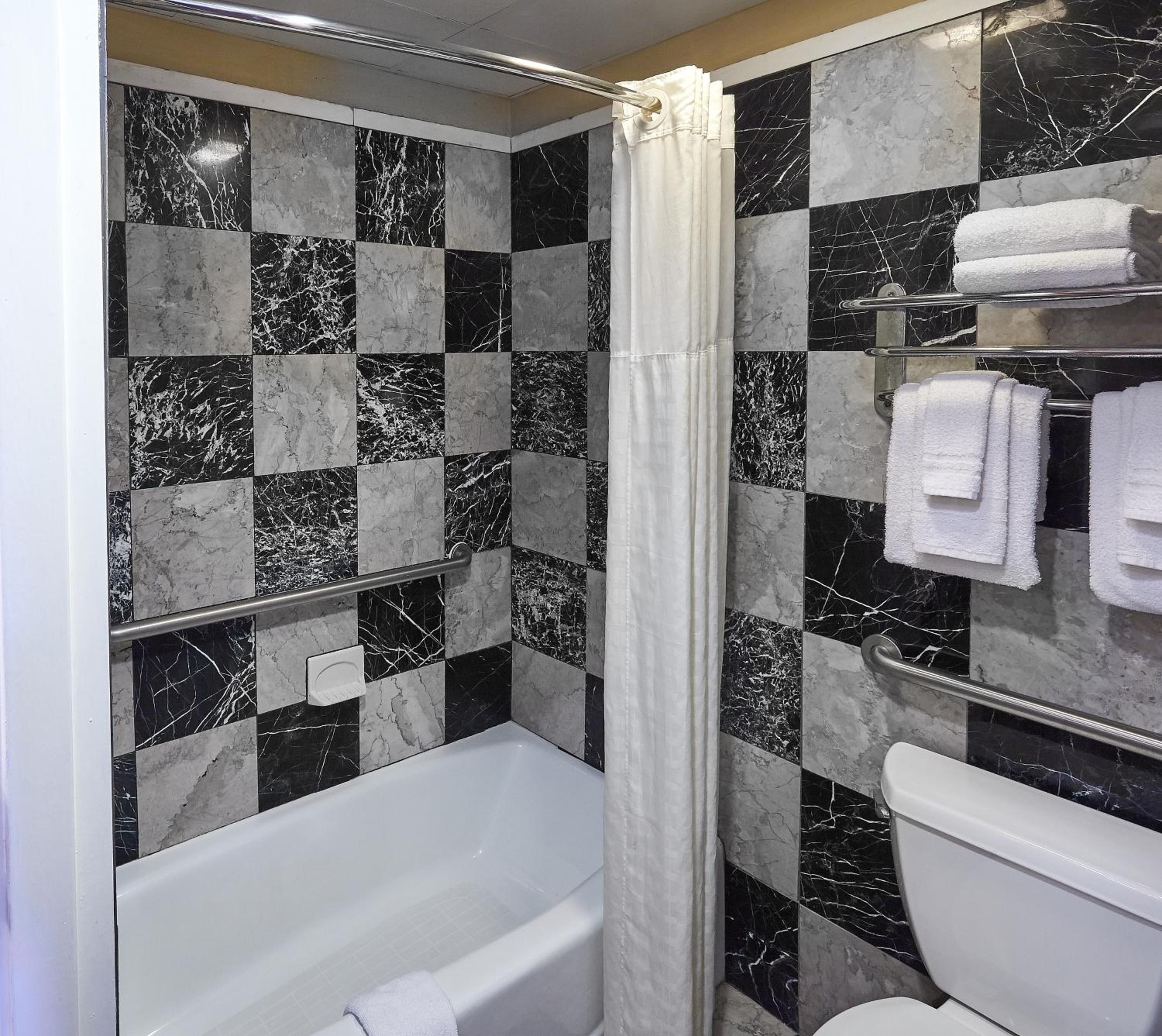 Standard King Room - Photo 3