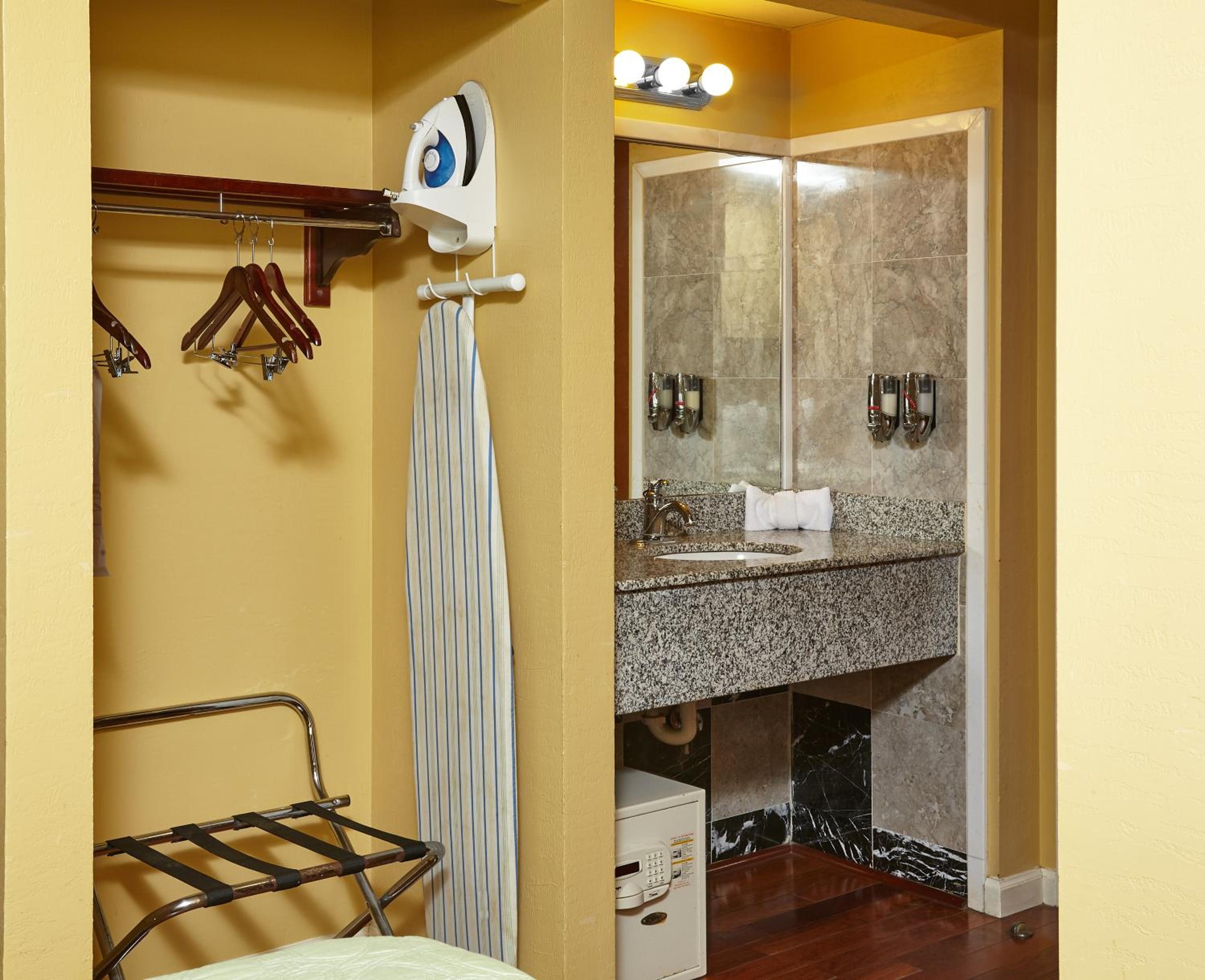 Standard Queen Room - Photo 2