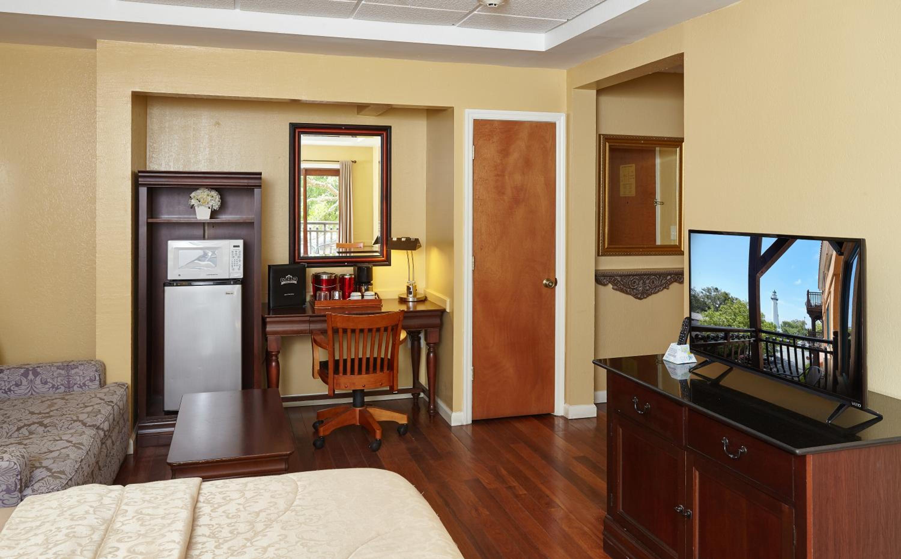 Deluxe King Room - Photo 3