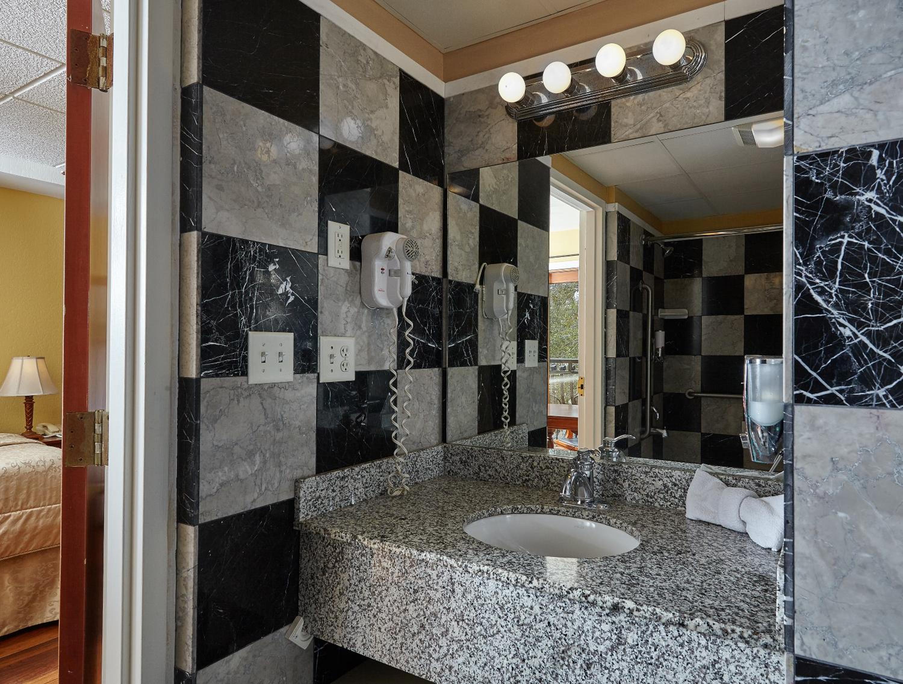 Deluxe King Room - Photo 5