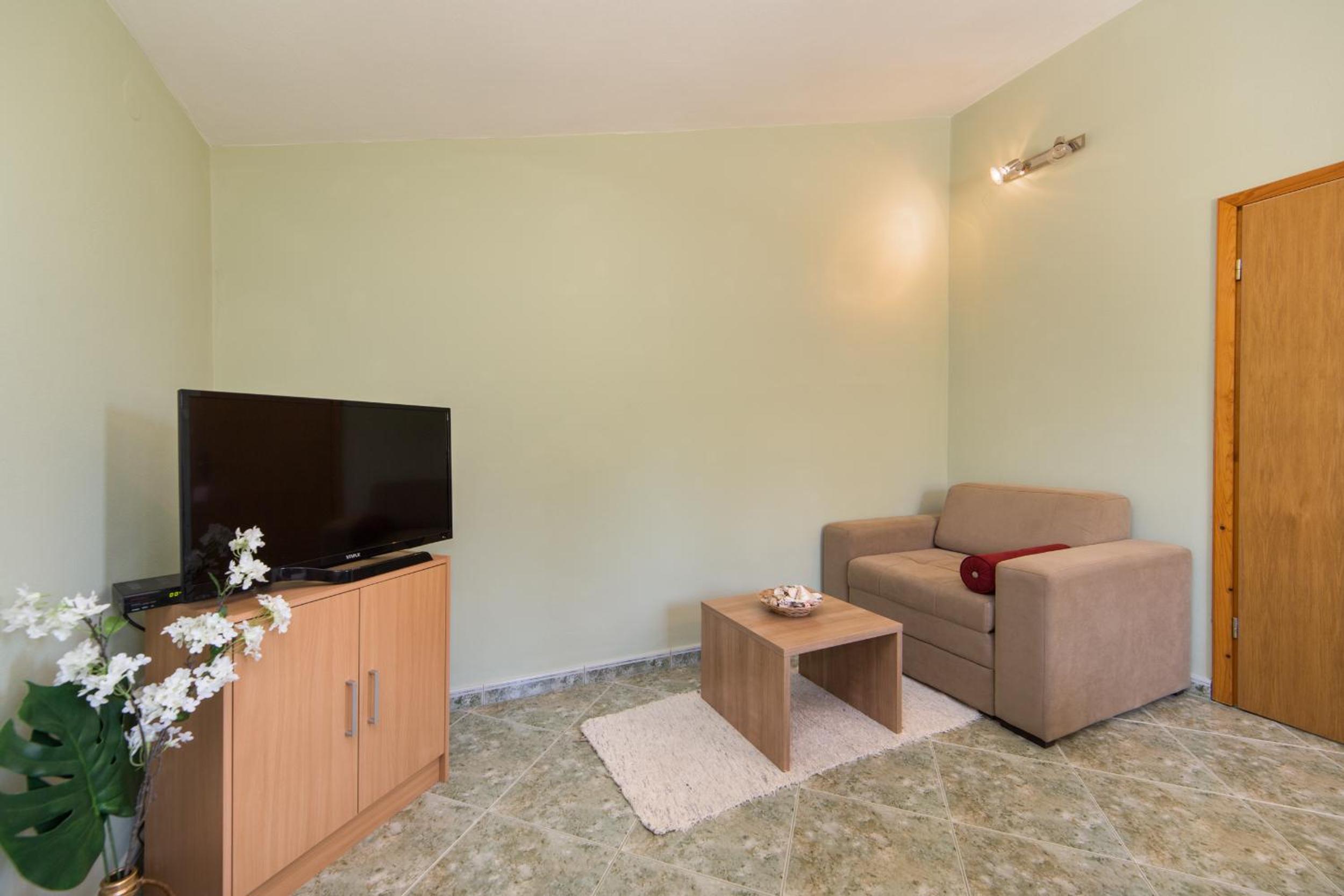 Apartment with Mountain View photo 2