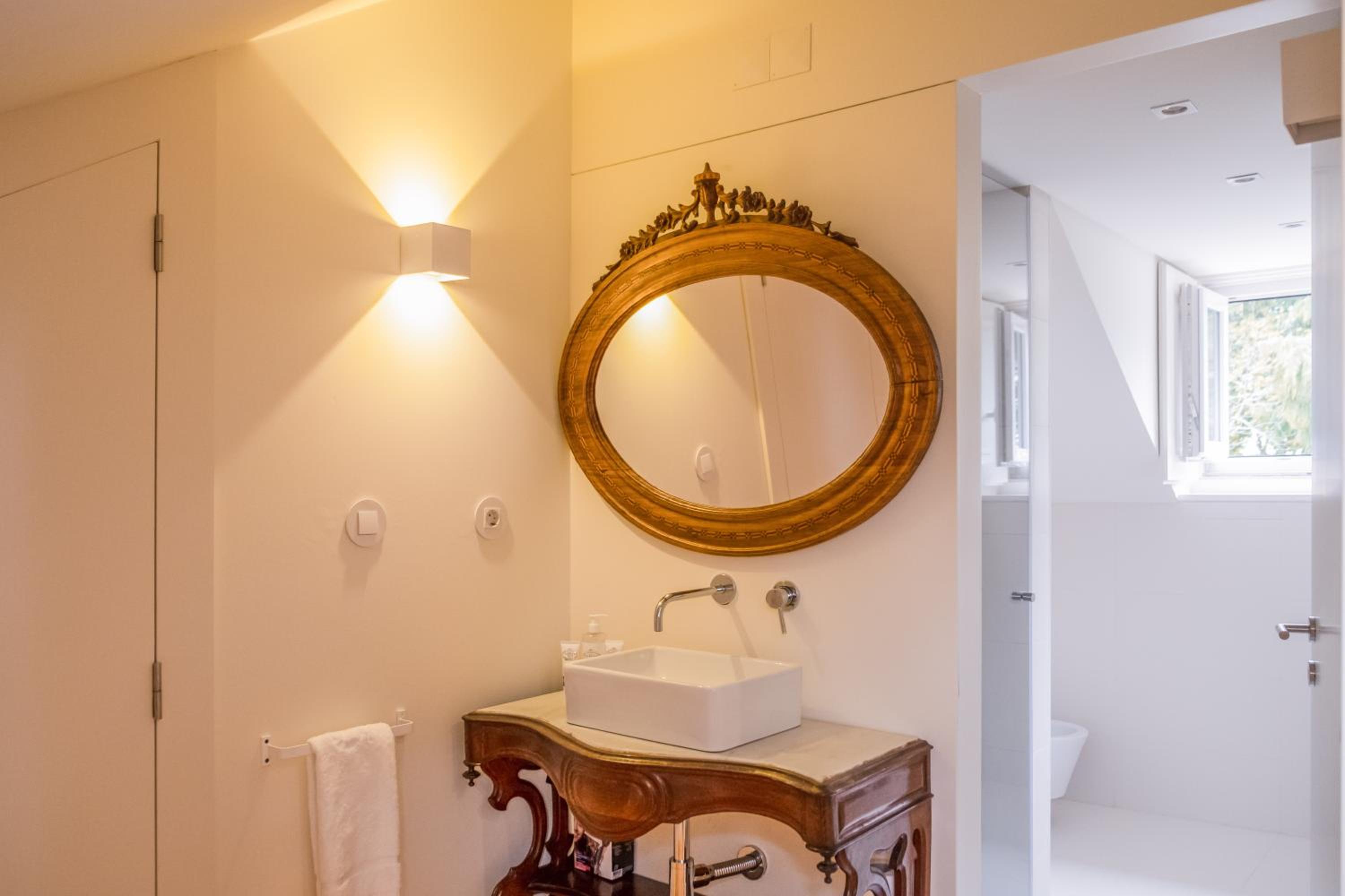 Standard Twin Room - Photo 4