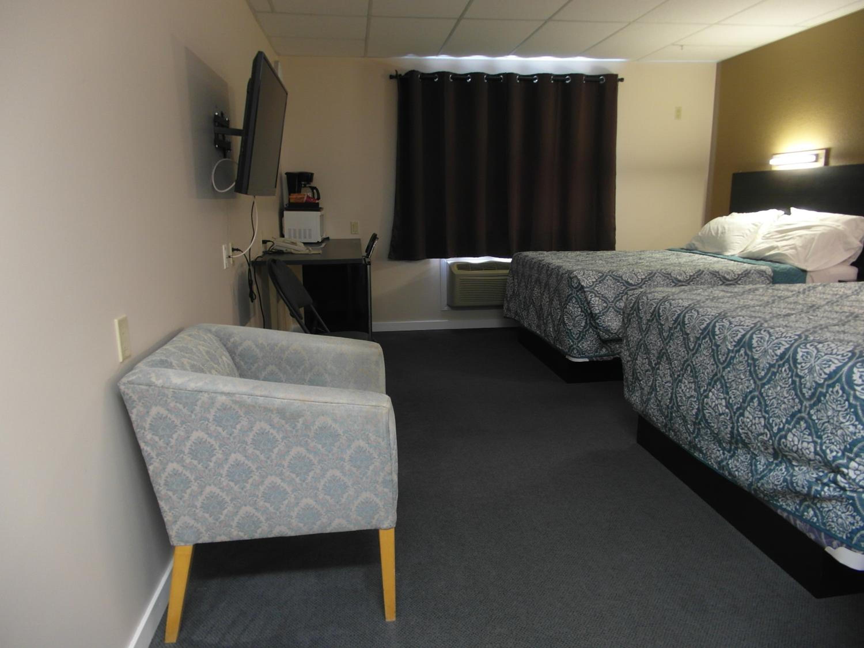 Queen Room with Two Queen Beds photo 1