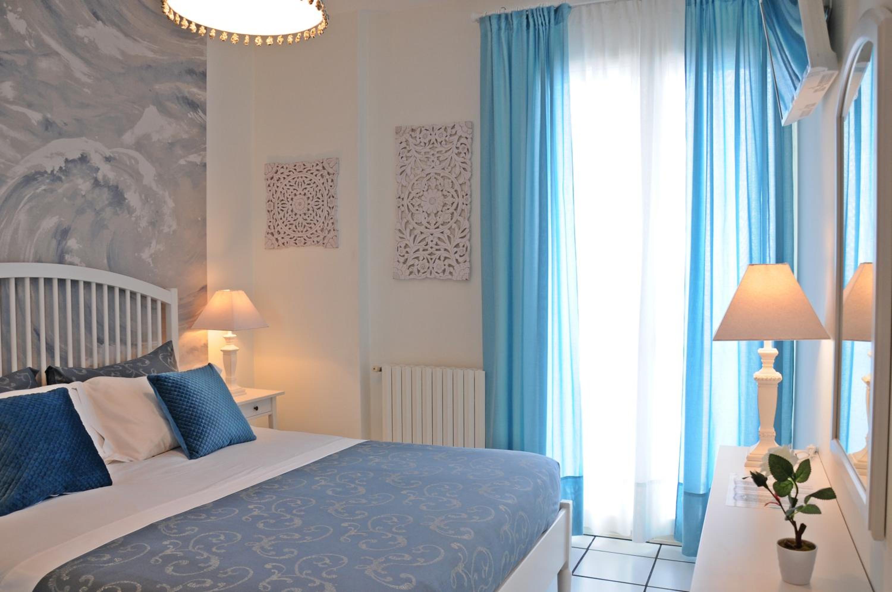 Double Room with Balcony and Sea View - Photo 2