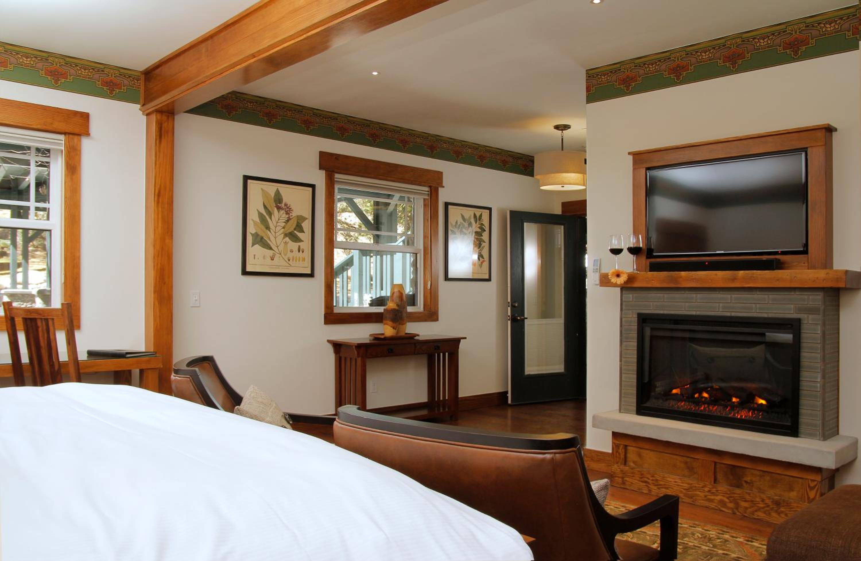 Deluxe King Room photo 2