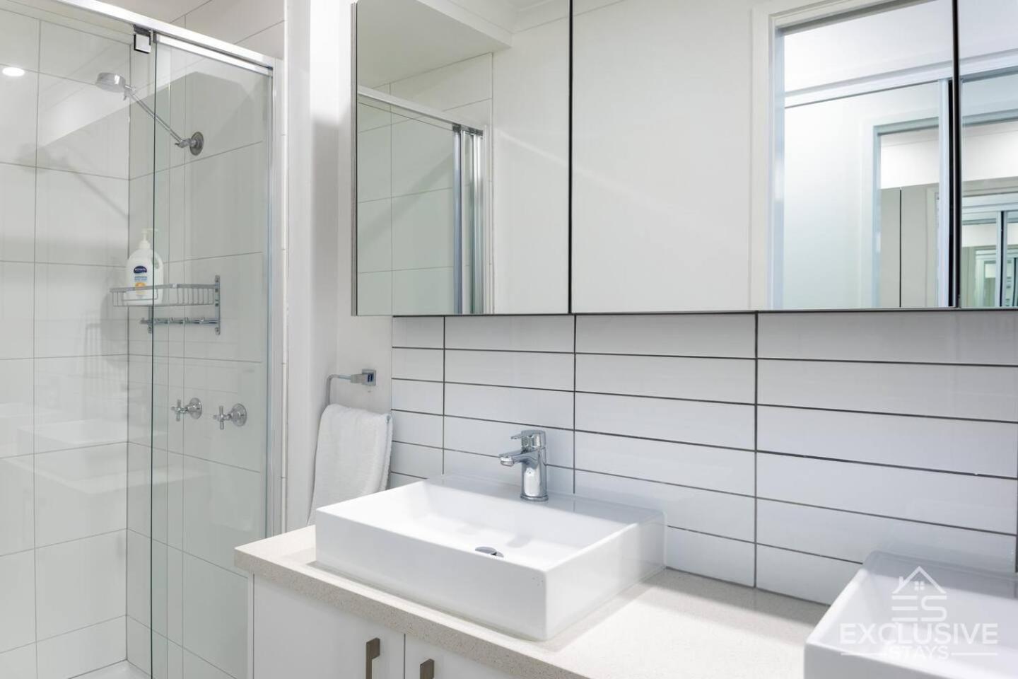 Deluxe Three-Bedroom Penthouse - Photo 20