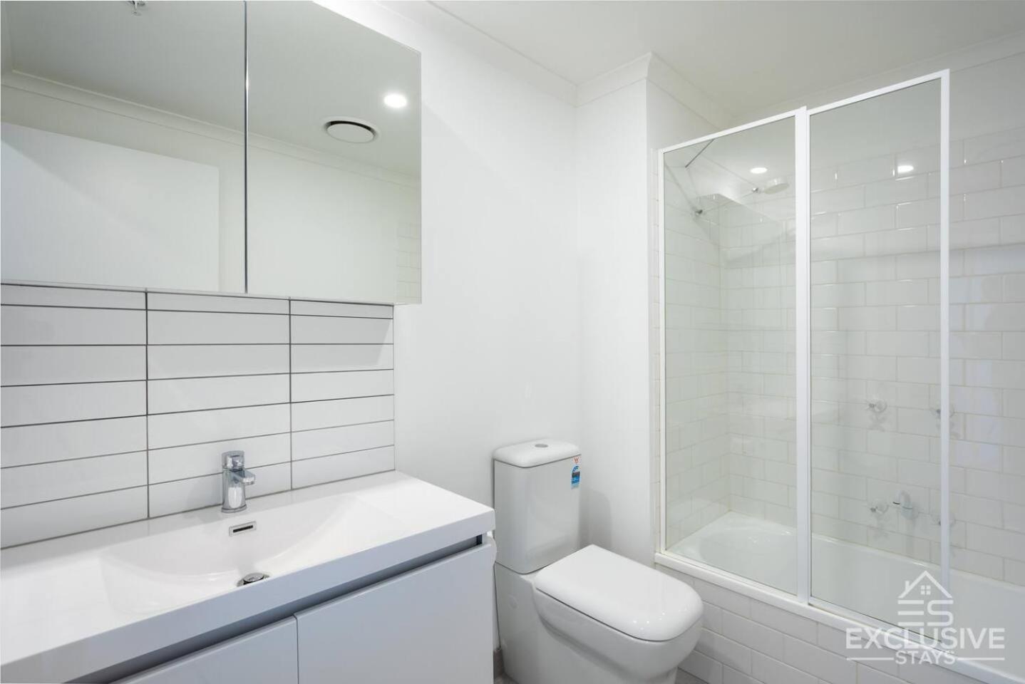 Deluxe Three-Bedroom Penthouse - Photo 18