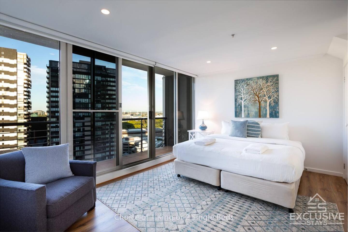 Deluxe Three-Bedroom Penthouse - Photo 16
