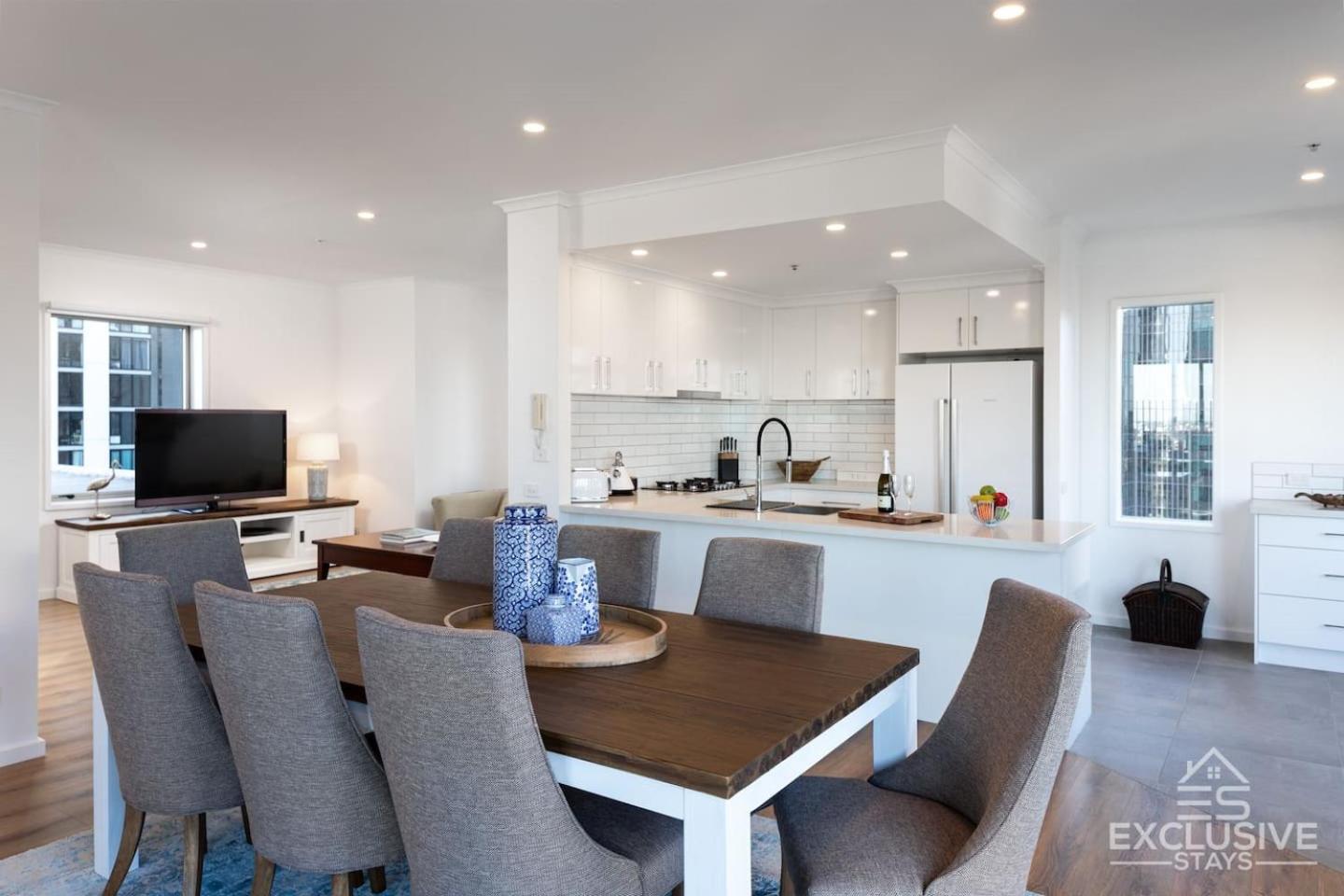 Deluxe Three-Bedroom Penthouse - Photo 15