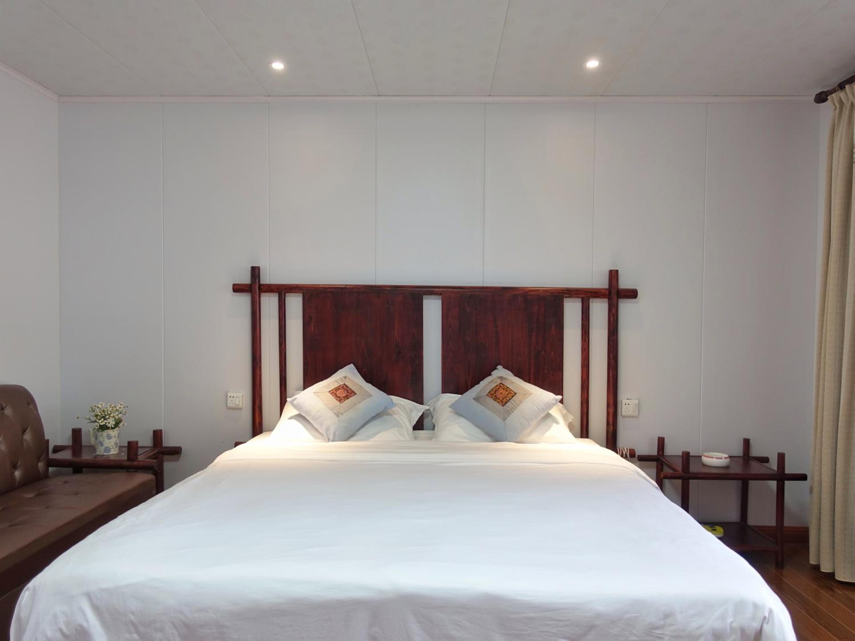 Standard King Room photo 1