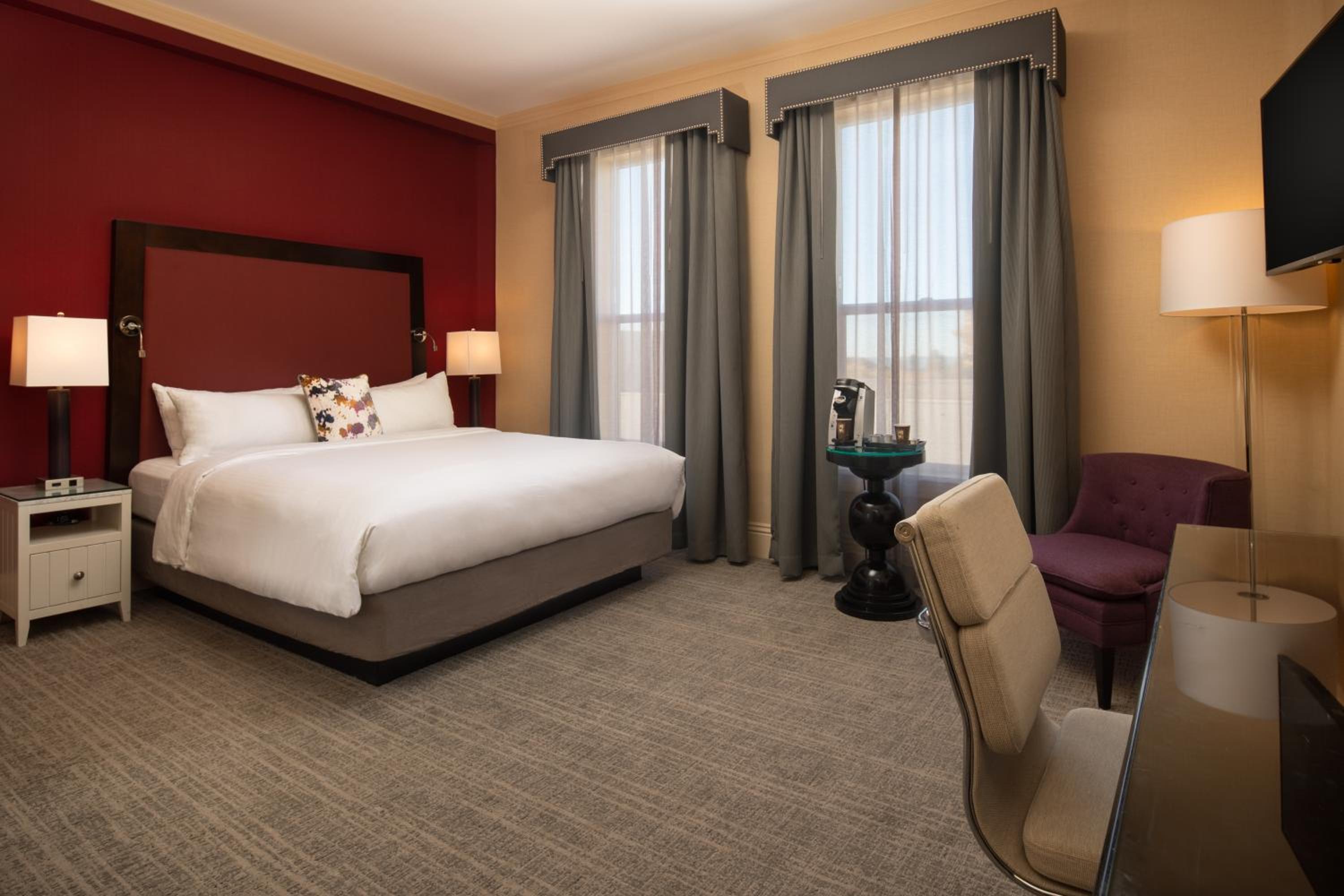 Deluxe King Room - Photo 1