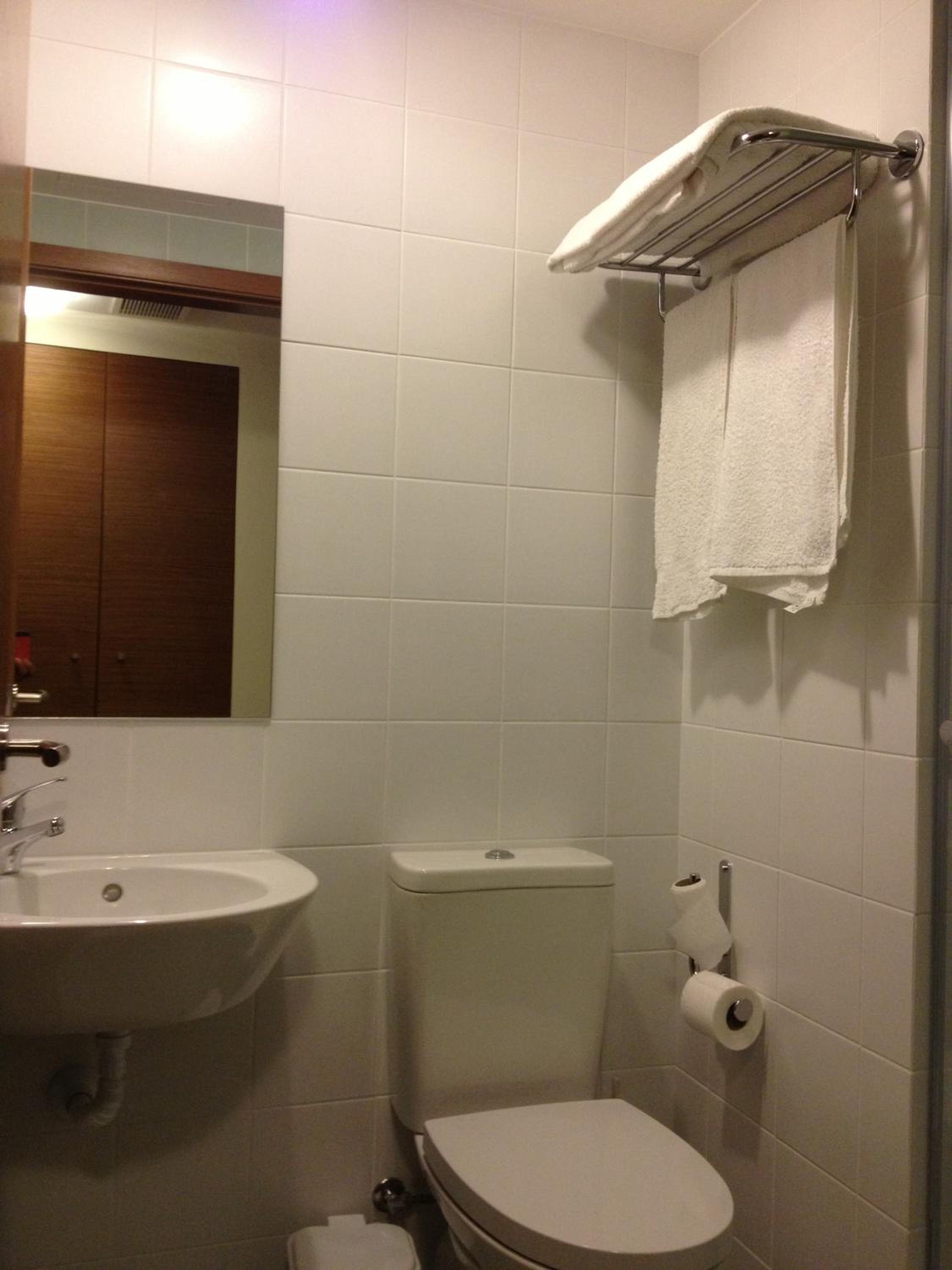 Double or Twin Room - Photo 8