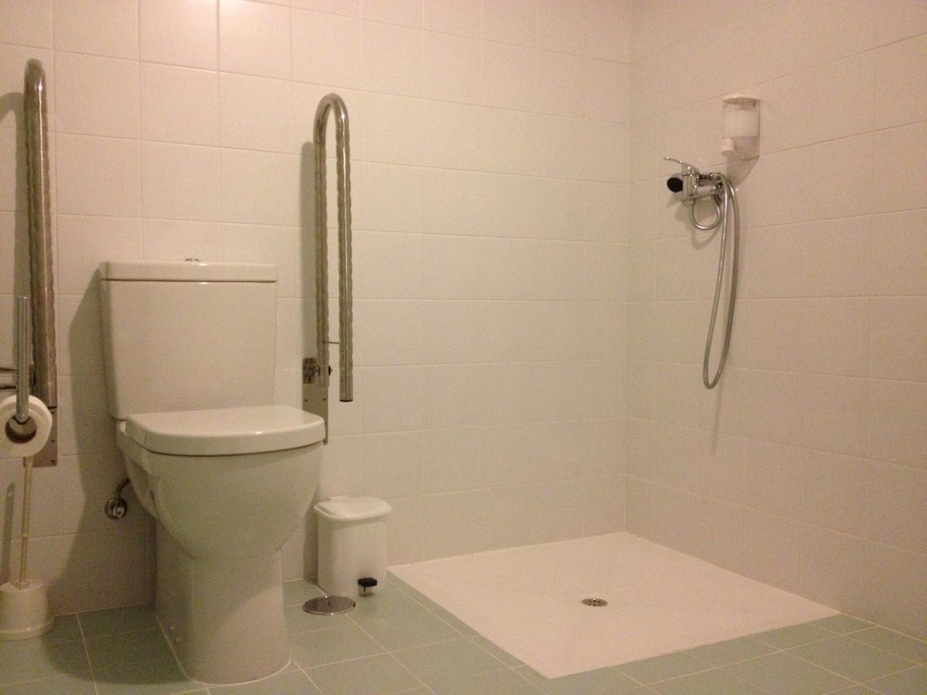 Double or Twin Room - Photo 9