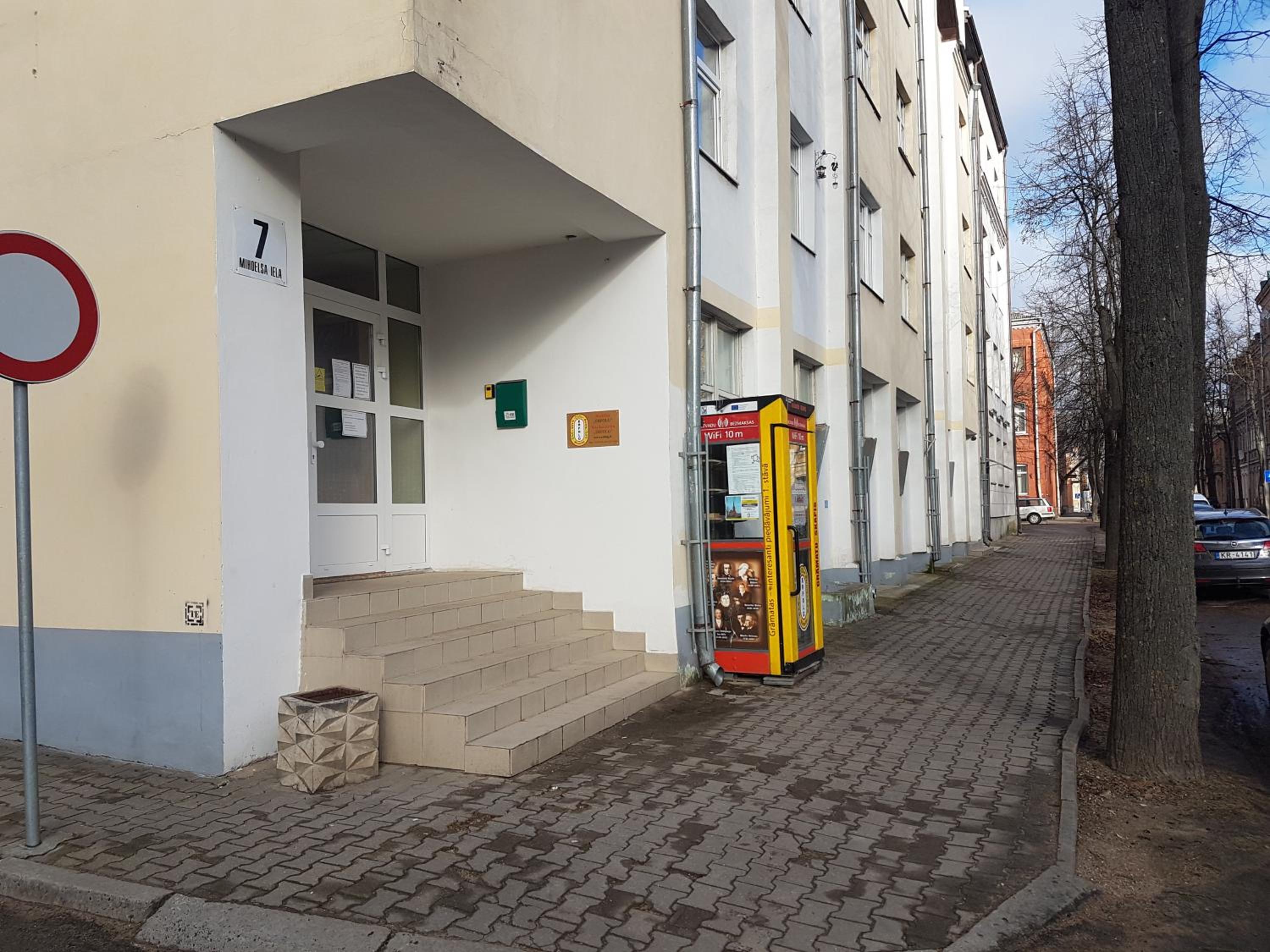 One-Bedroom Apartment - Photo 19
