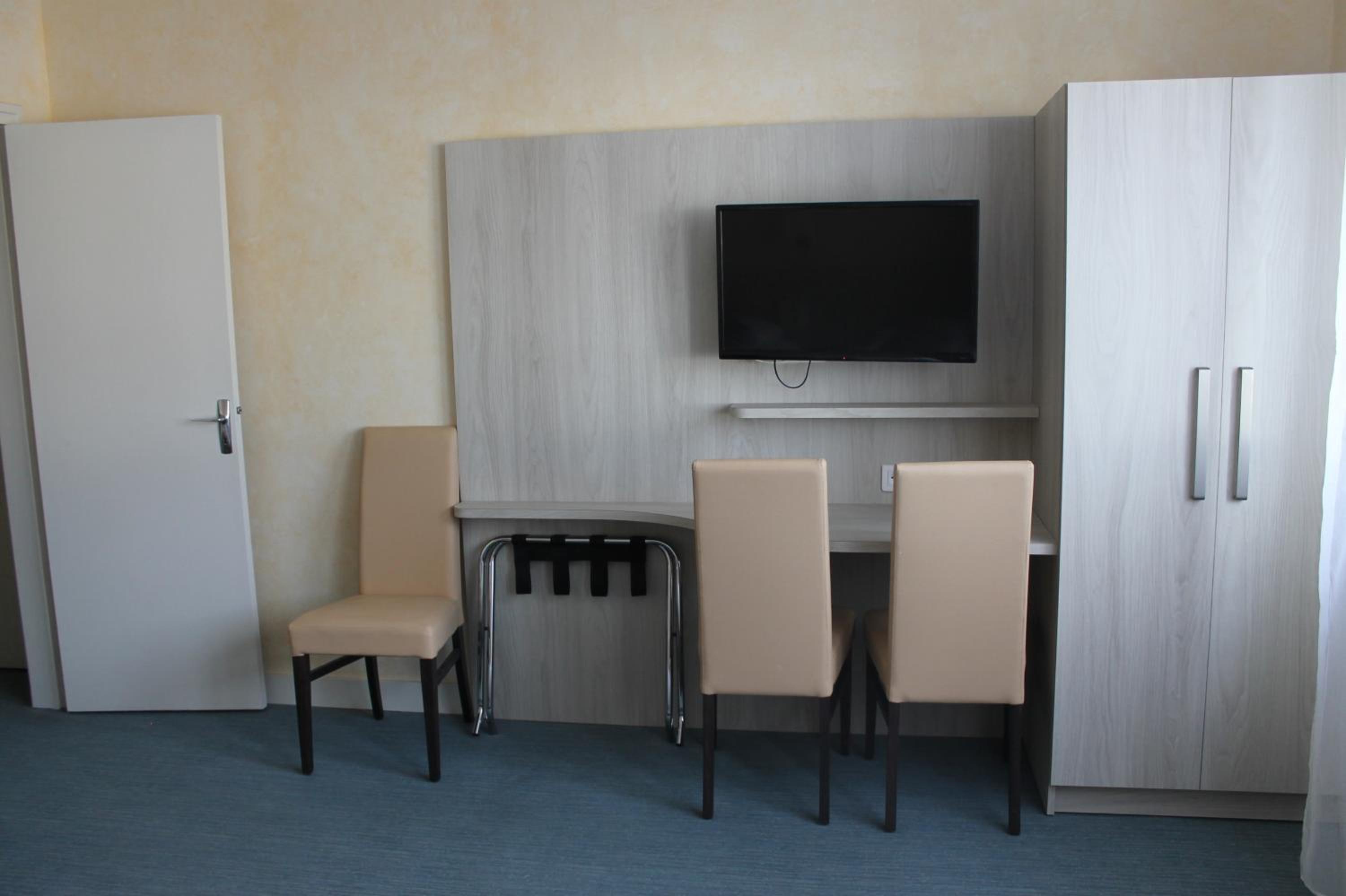 Standard Triple Room - Photo 3