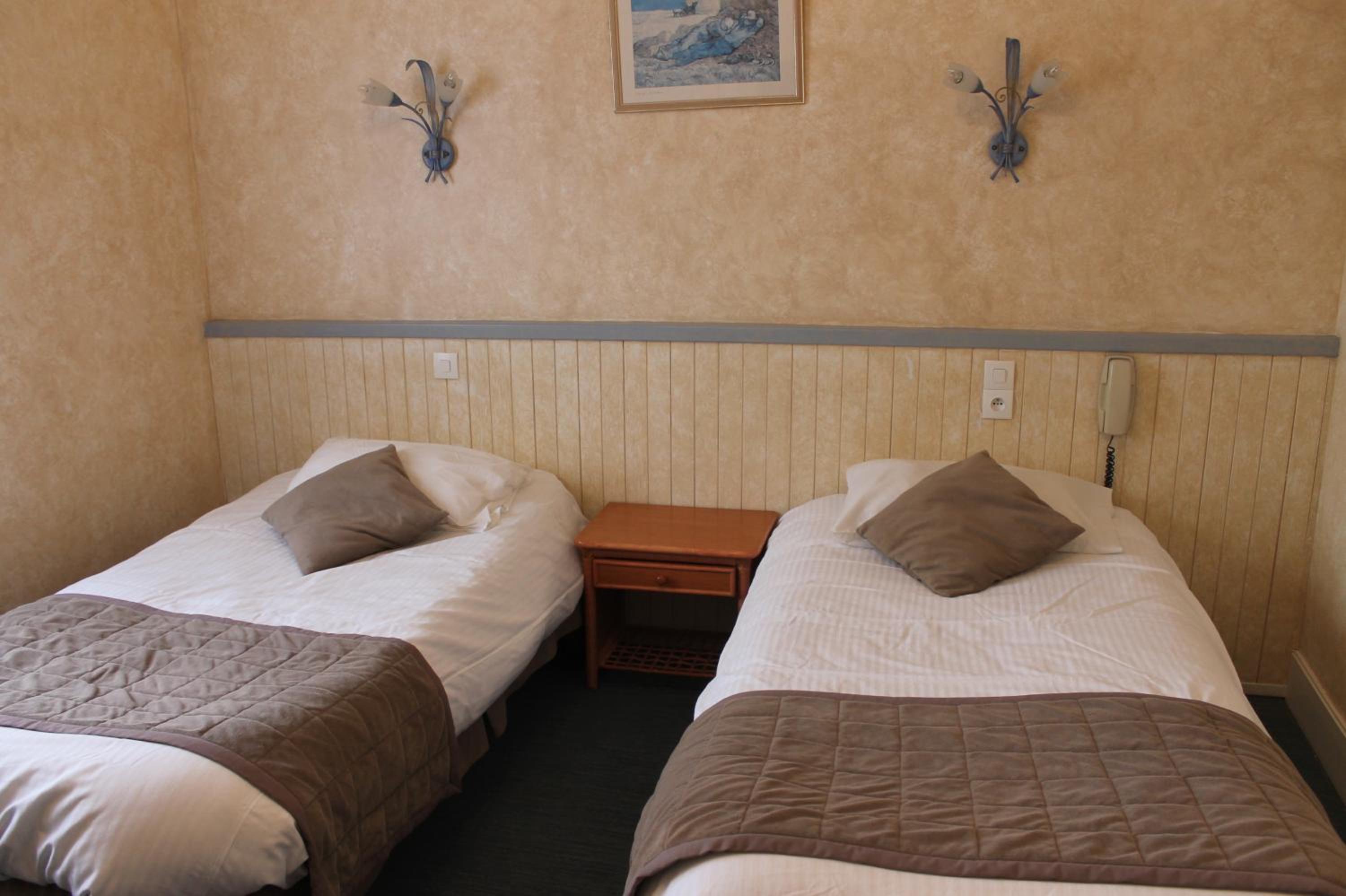 Standard Double Room - Photo 3