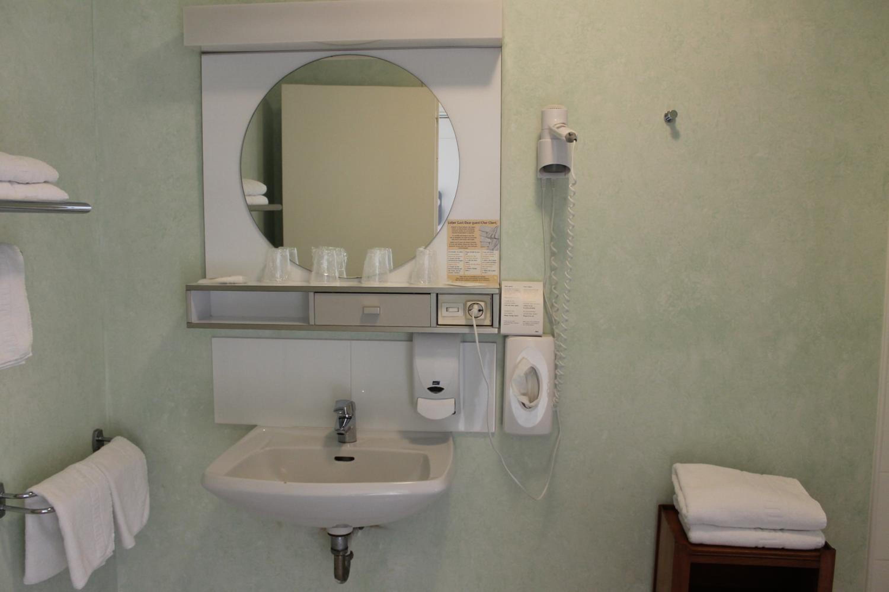 Triple Room with Sea View - Photo 3