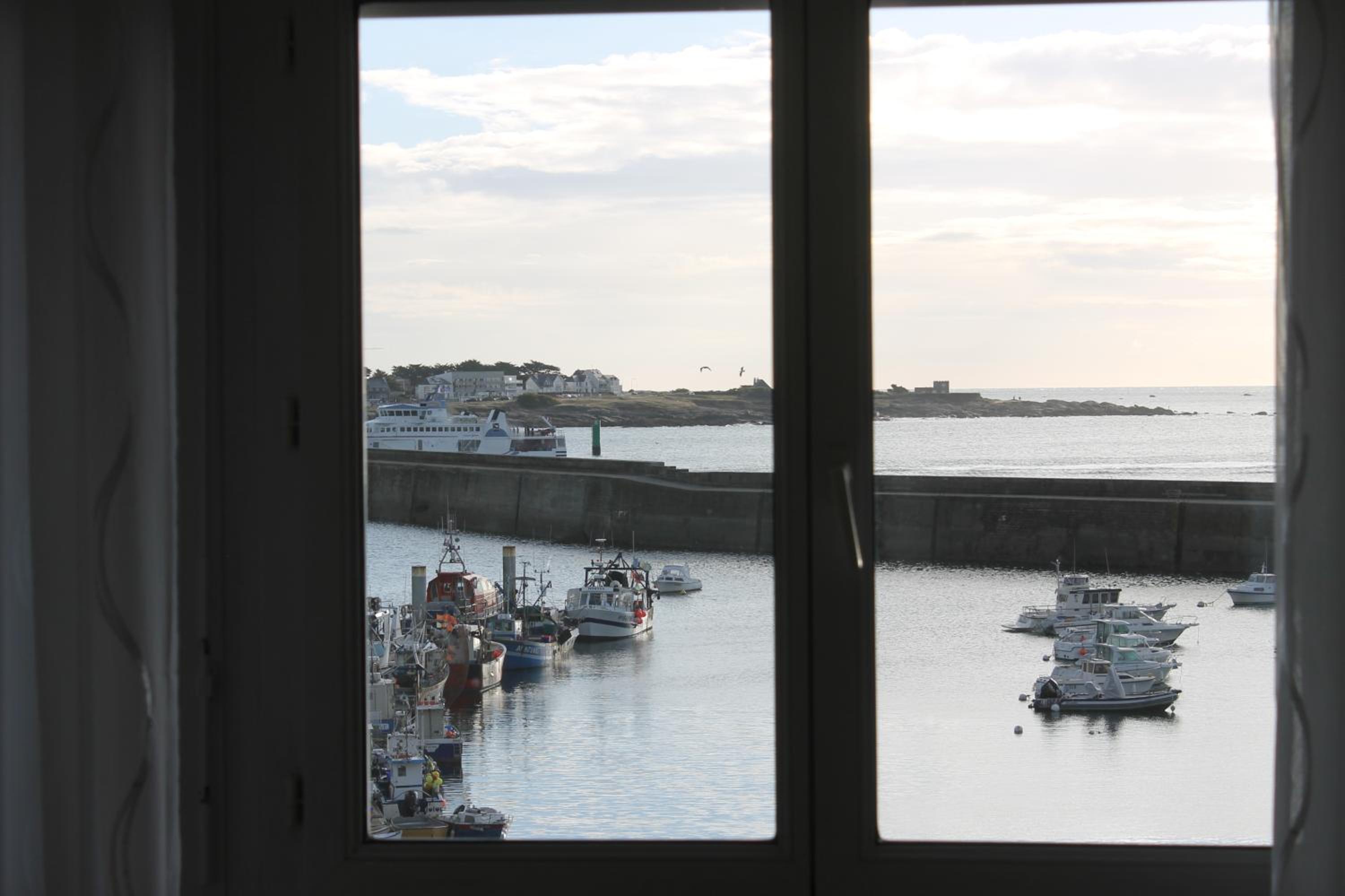 Twin Room with Sea View - Photo 3