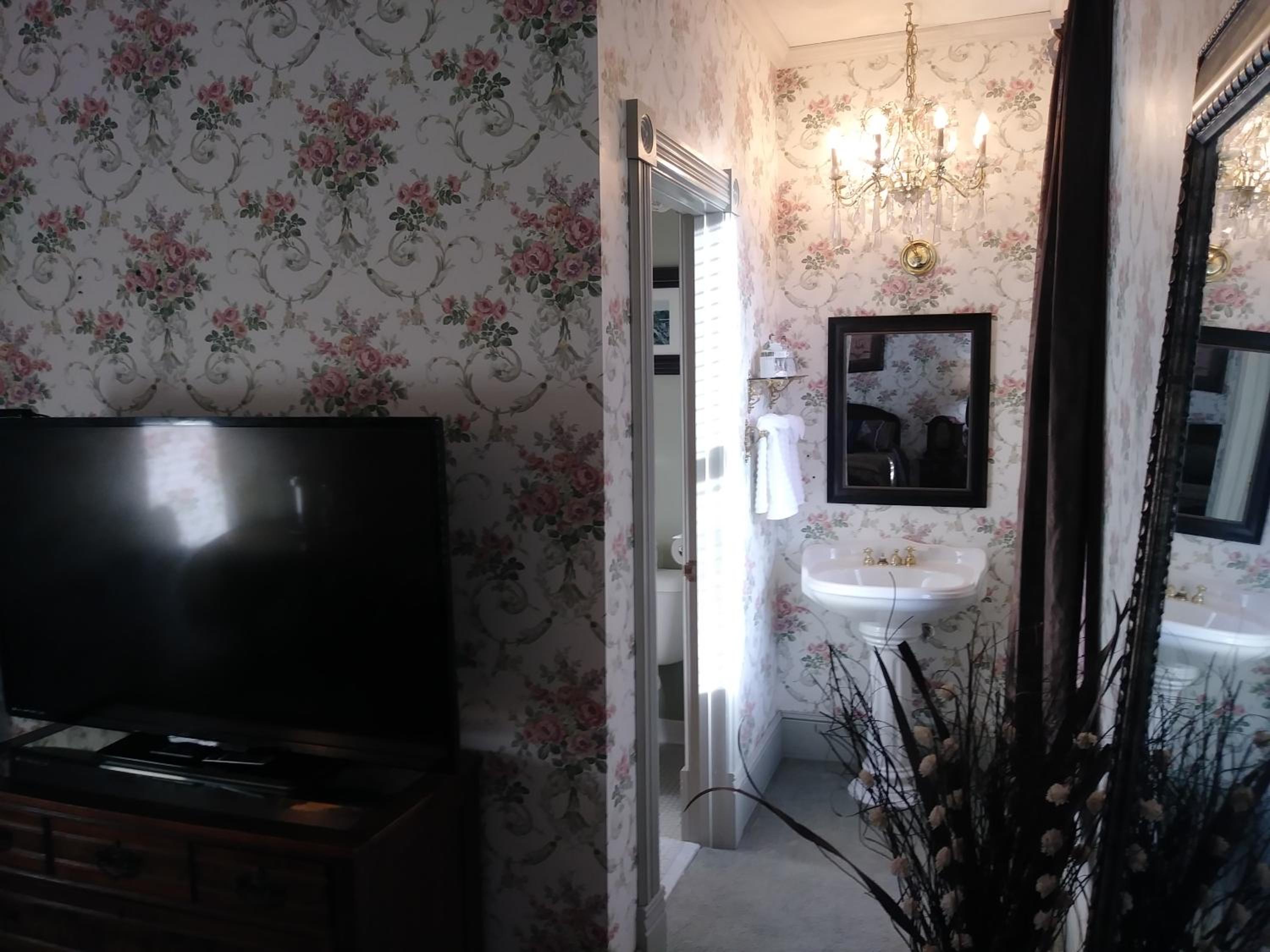 Queen Suite photo 3