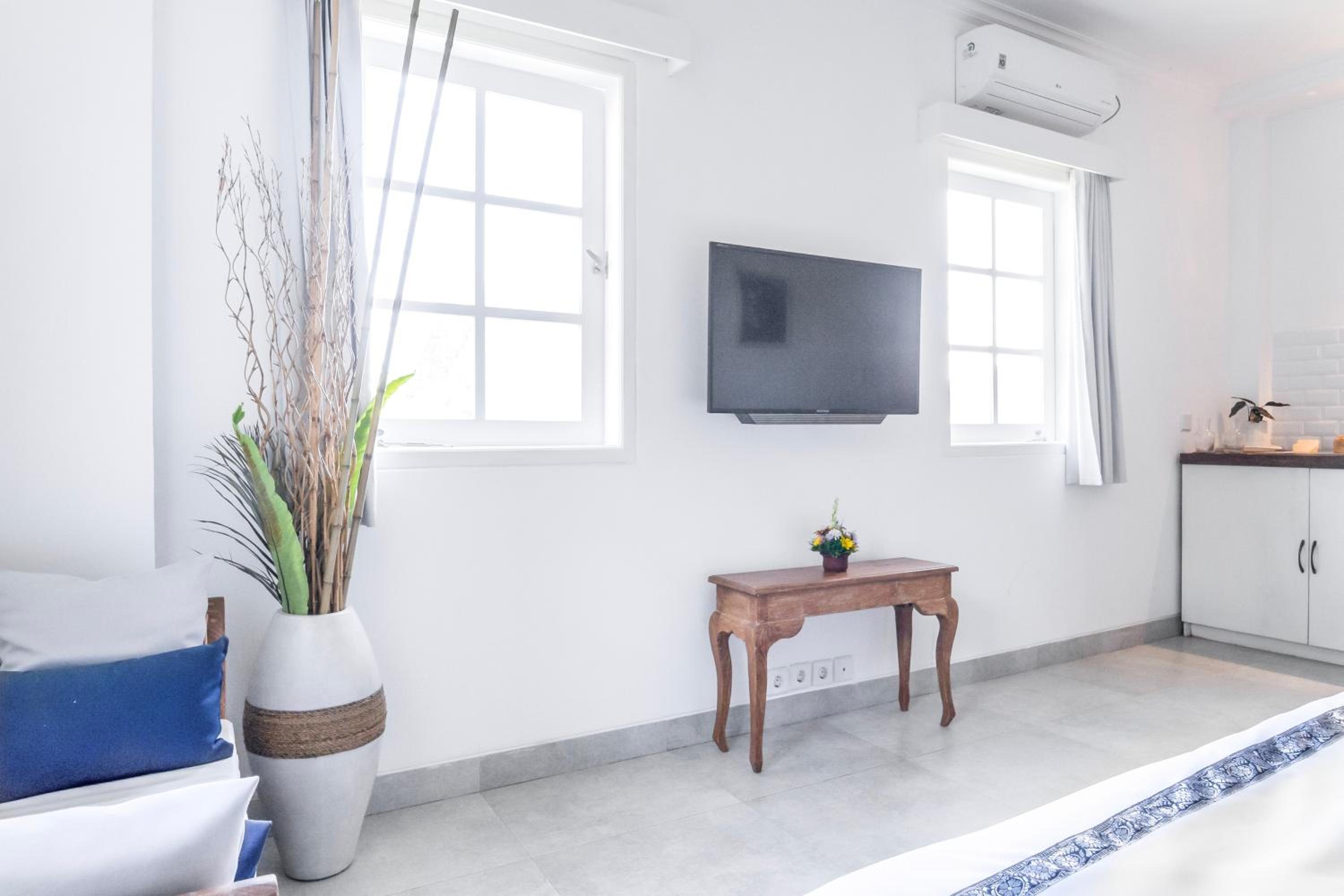 Two-Bedroom Suite - Photo 2