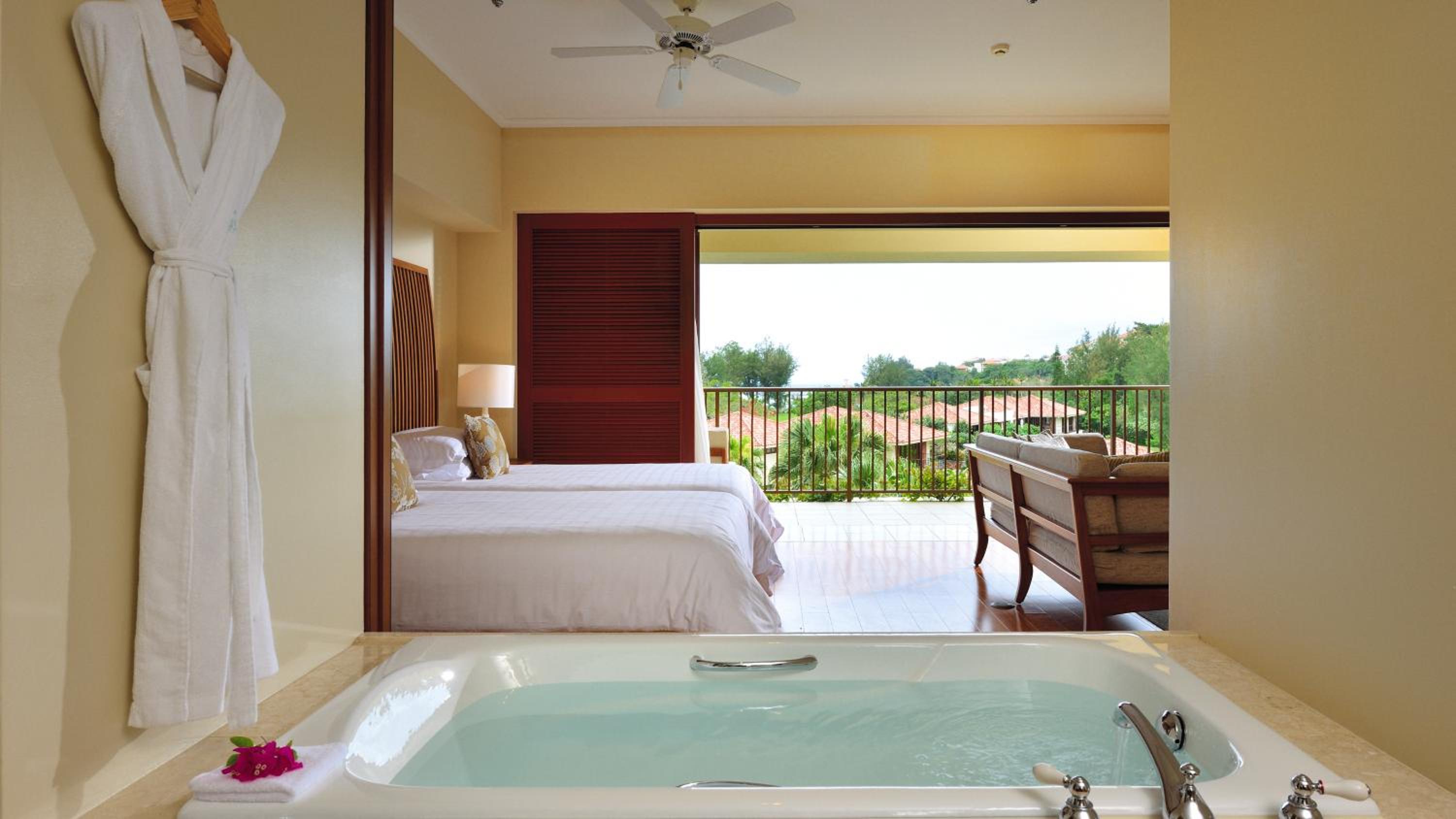 Deluxe Room with Sunset View and Lounge Access (Over 13 years old only)  photo 1
