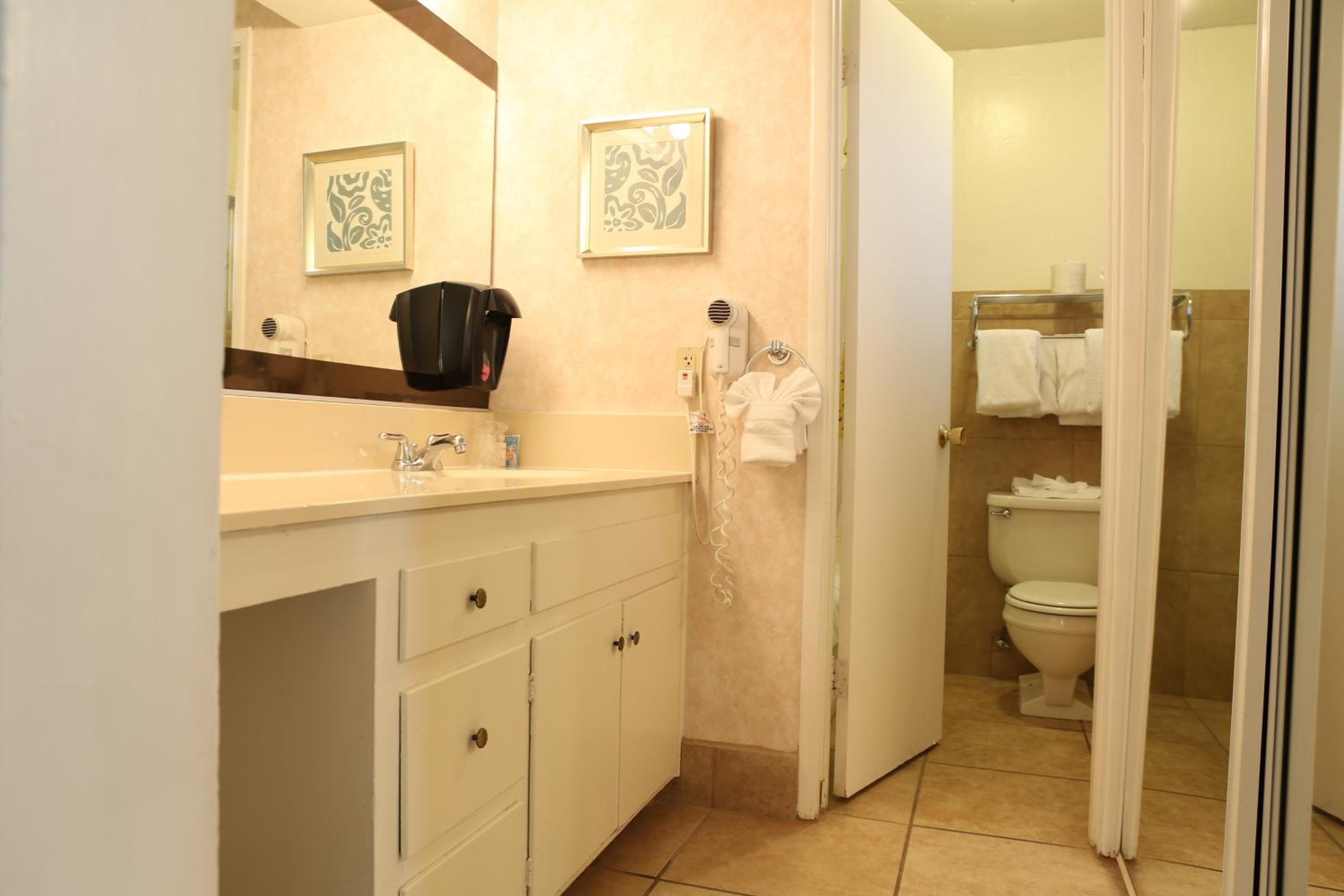 Queen Room - Photo 5