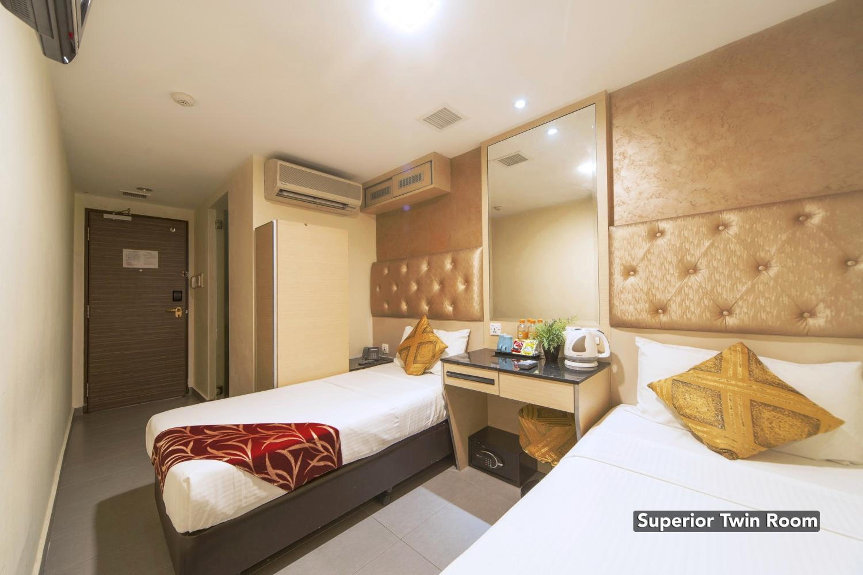 Superior Twin Room - No Window photo 2