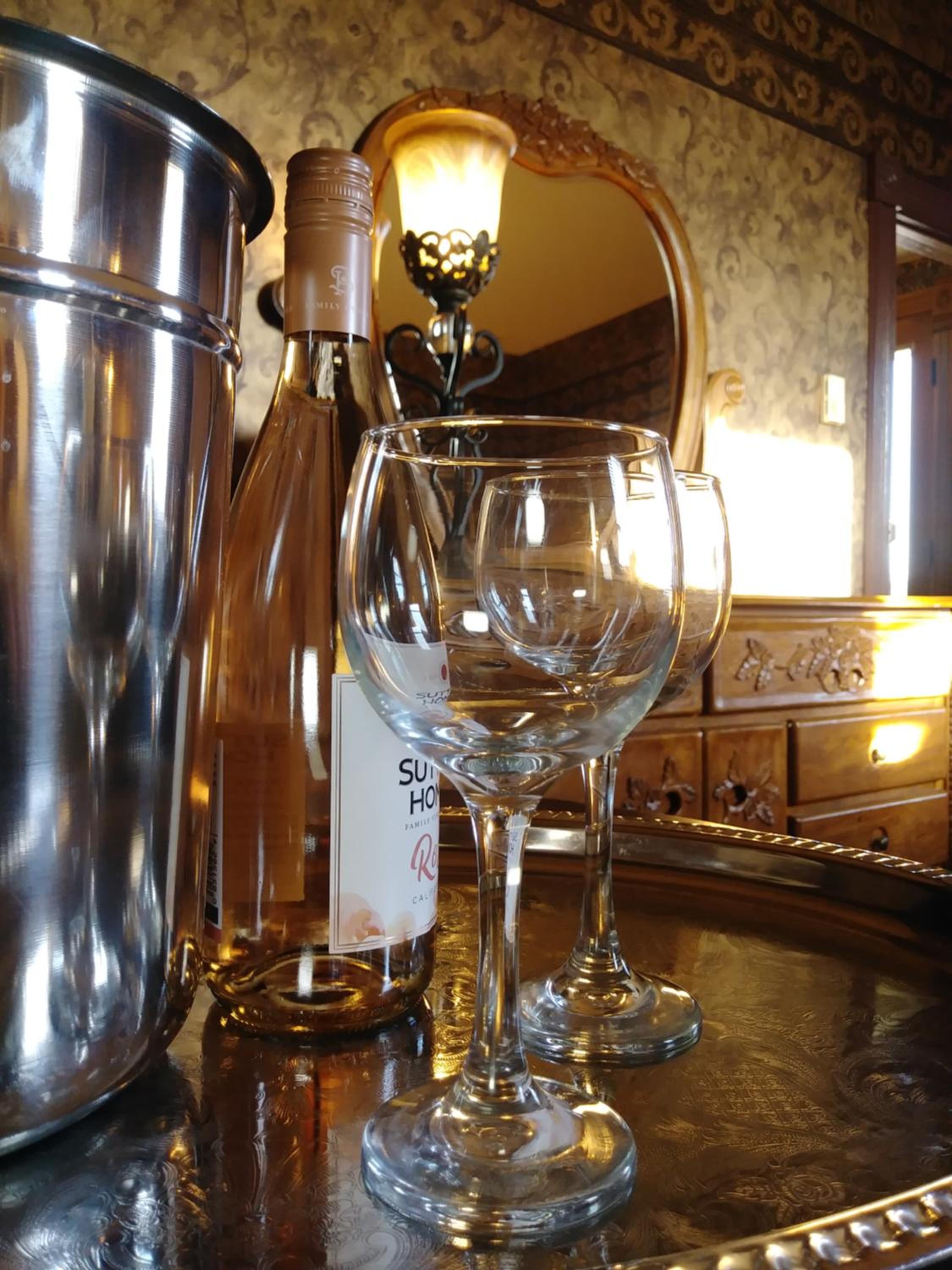 Deluxe King Suite photo 2