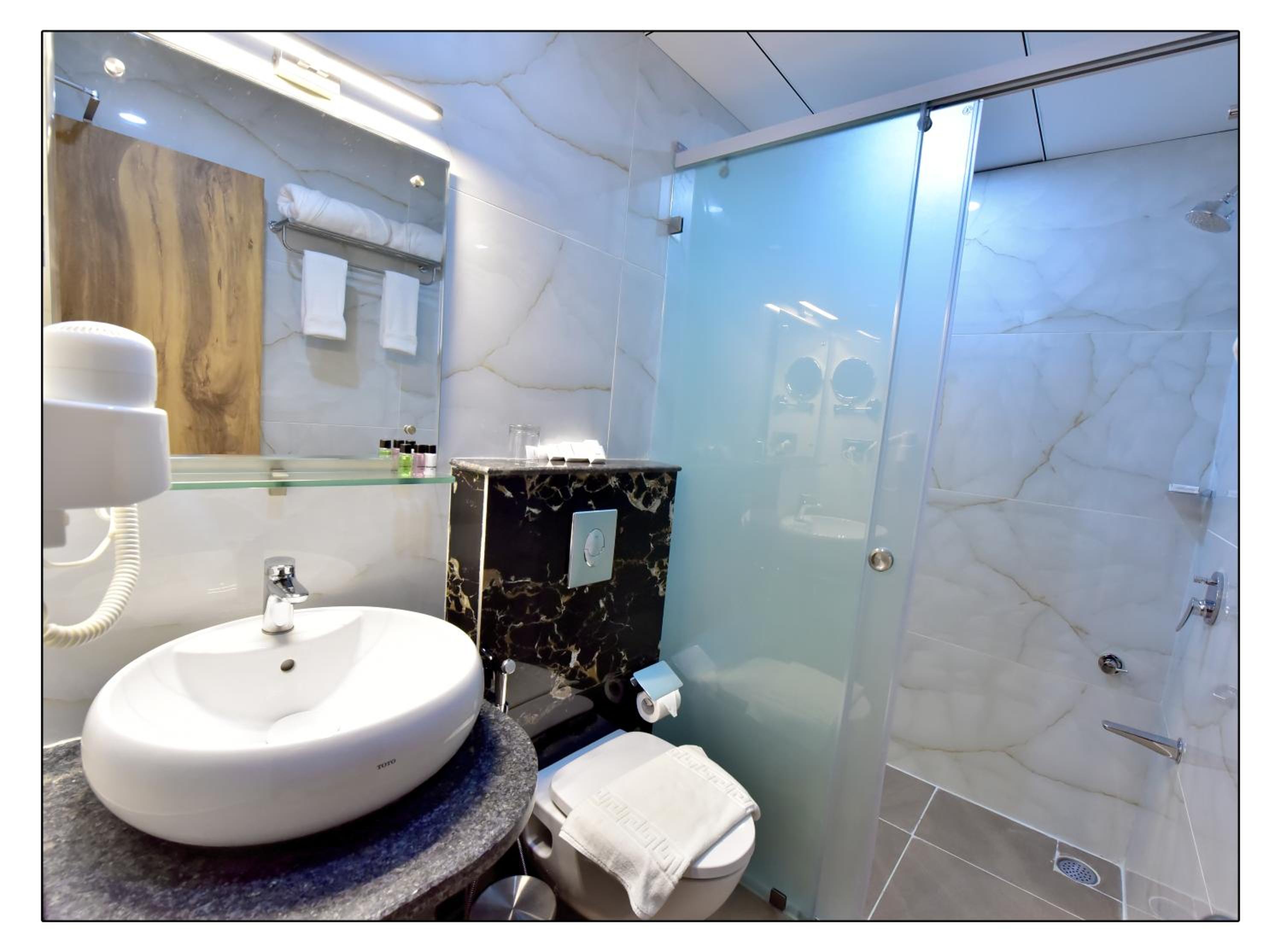 Superior Double or Twin Room - Photo 11