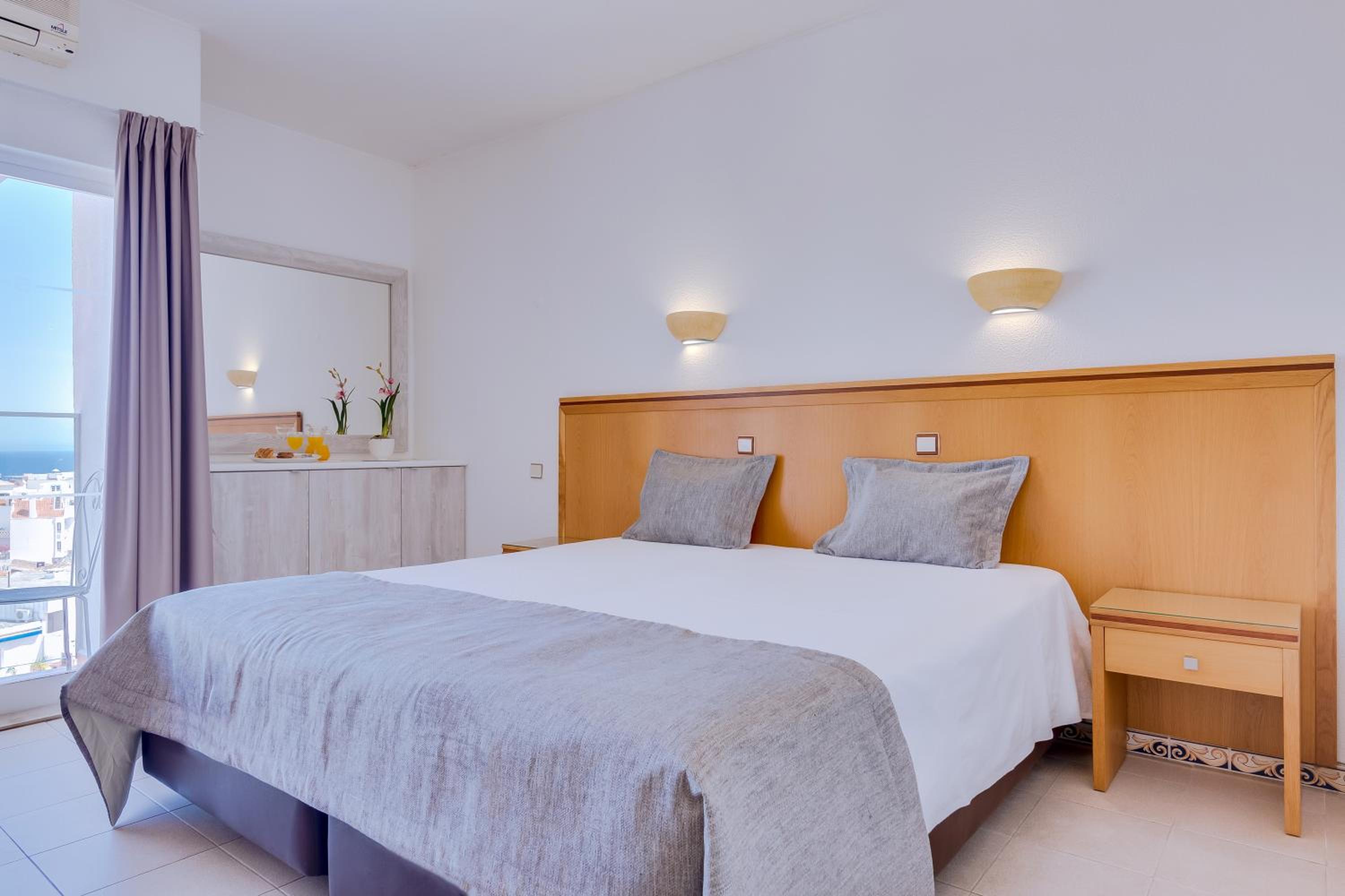 Twin Room - Photo 2