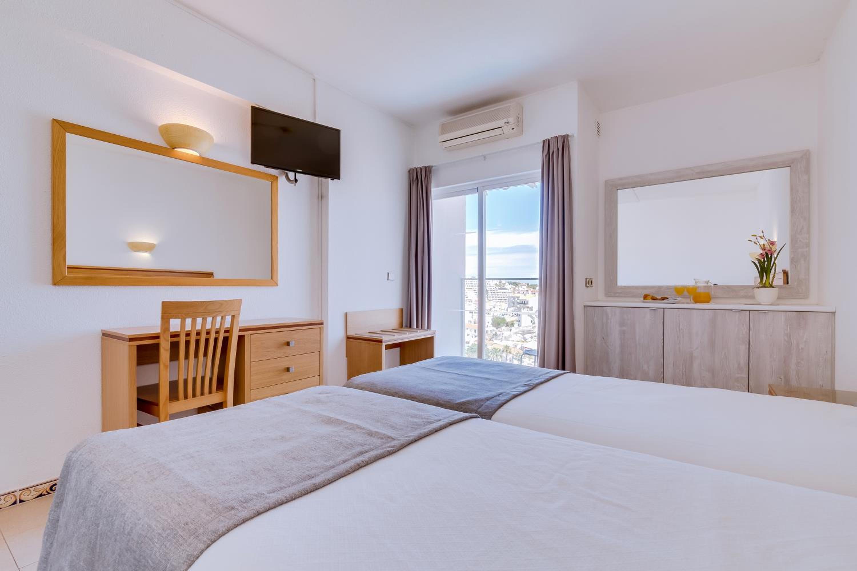 Twin Room - Photo 7