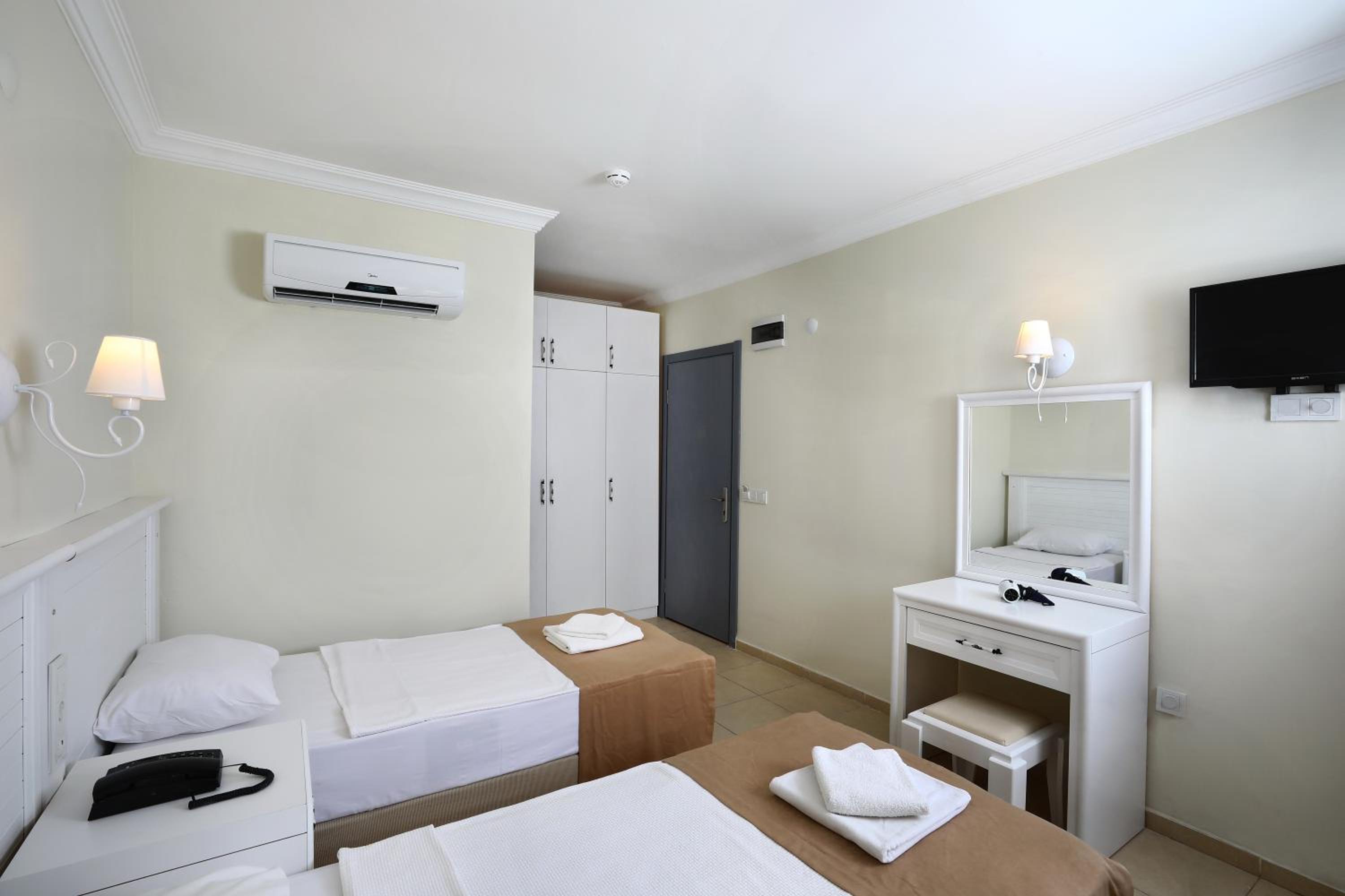 Standard Double Or Twin Room photo 3