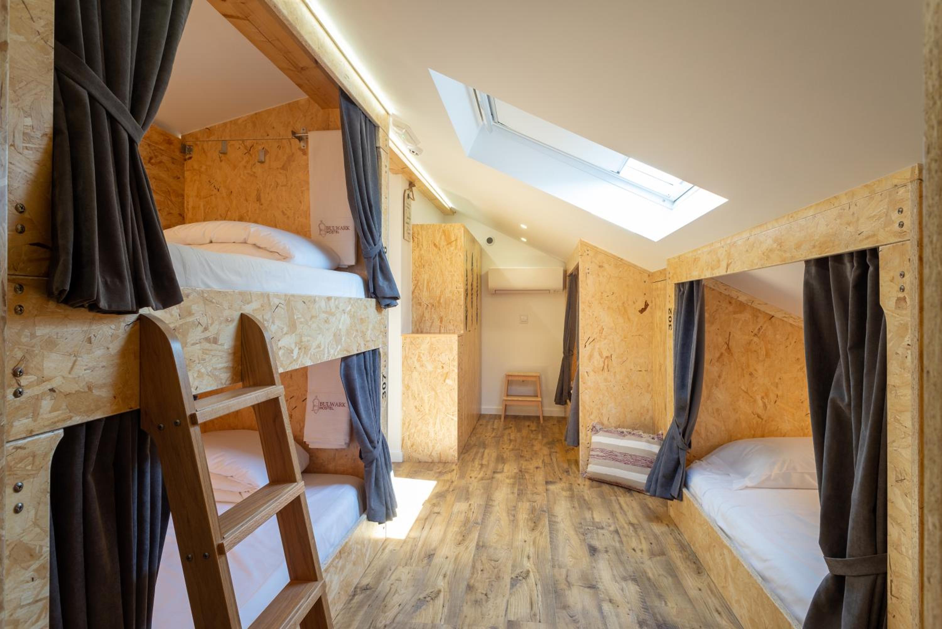 Single Bed in Mixed Dormitory Room photo 1