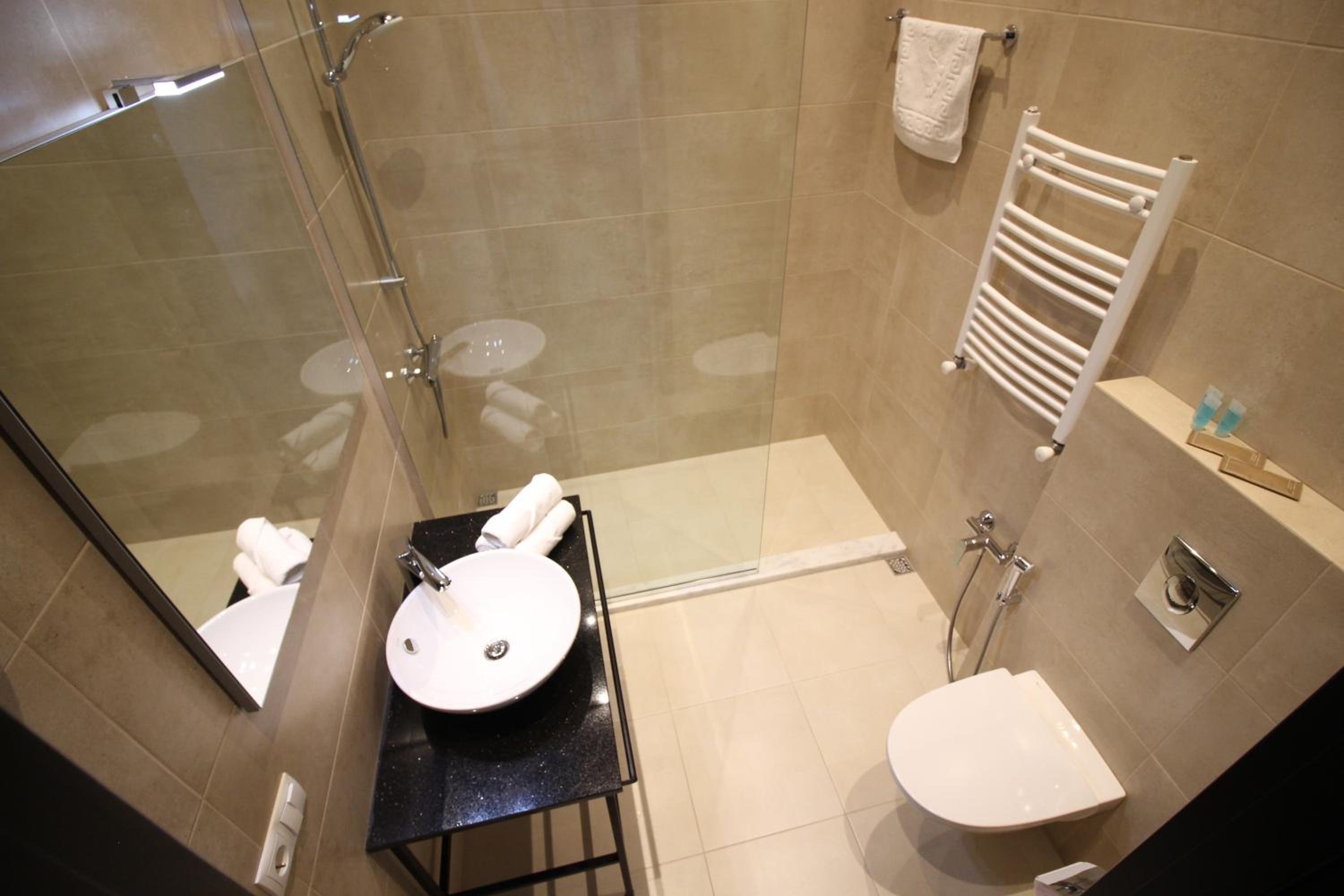 Triple Room with Private Bathroom photo 2