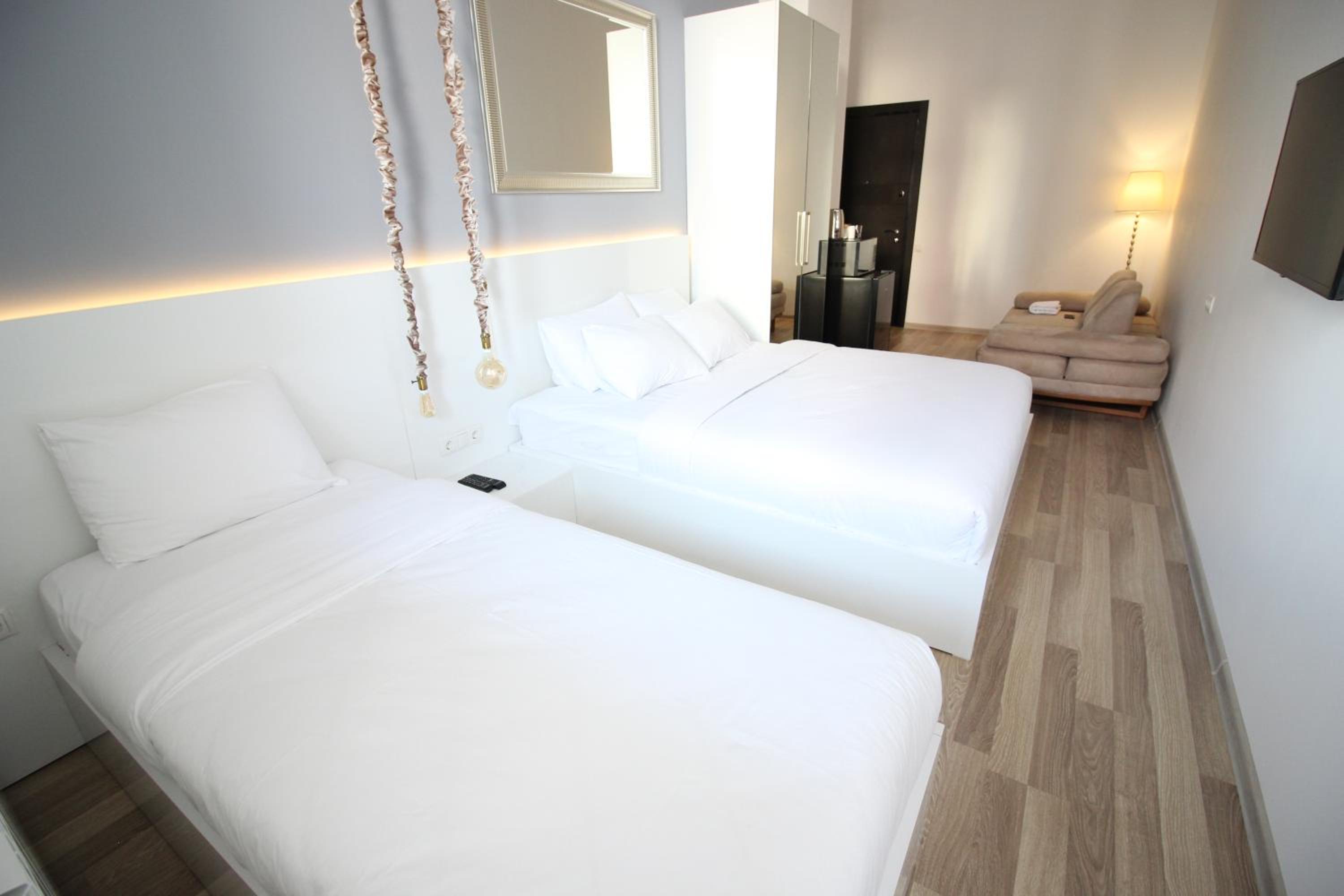 Triple Room with Private Bathroom photo 3