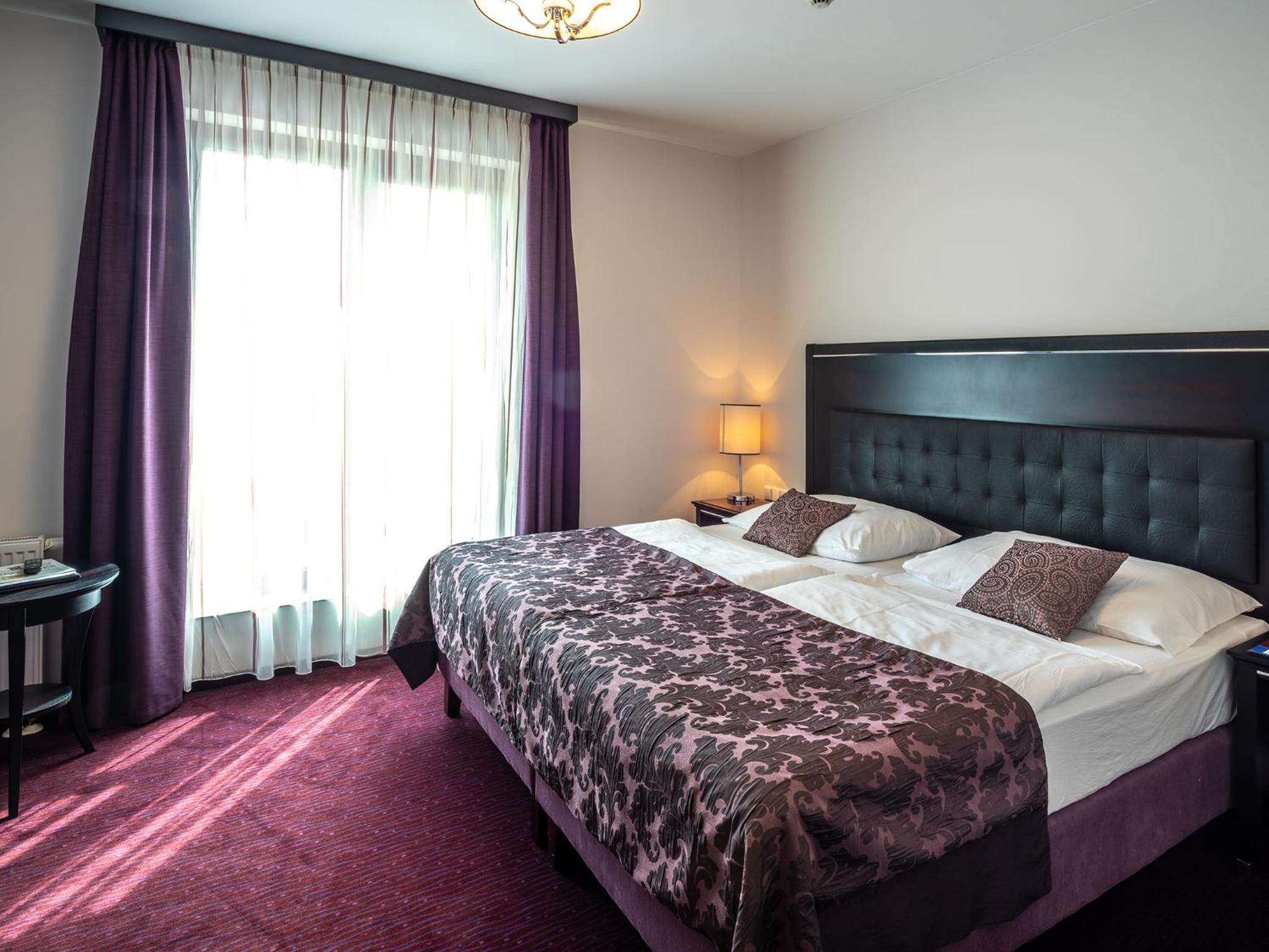 Double or Twin Room thumbnail 5