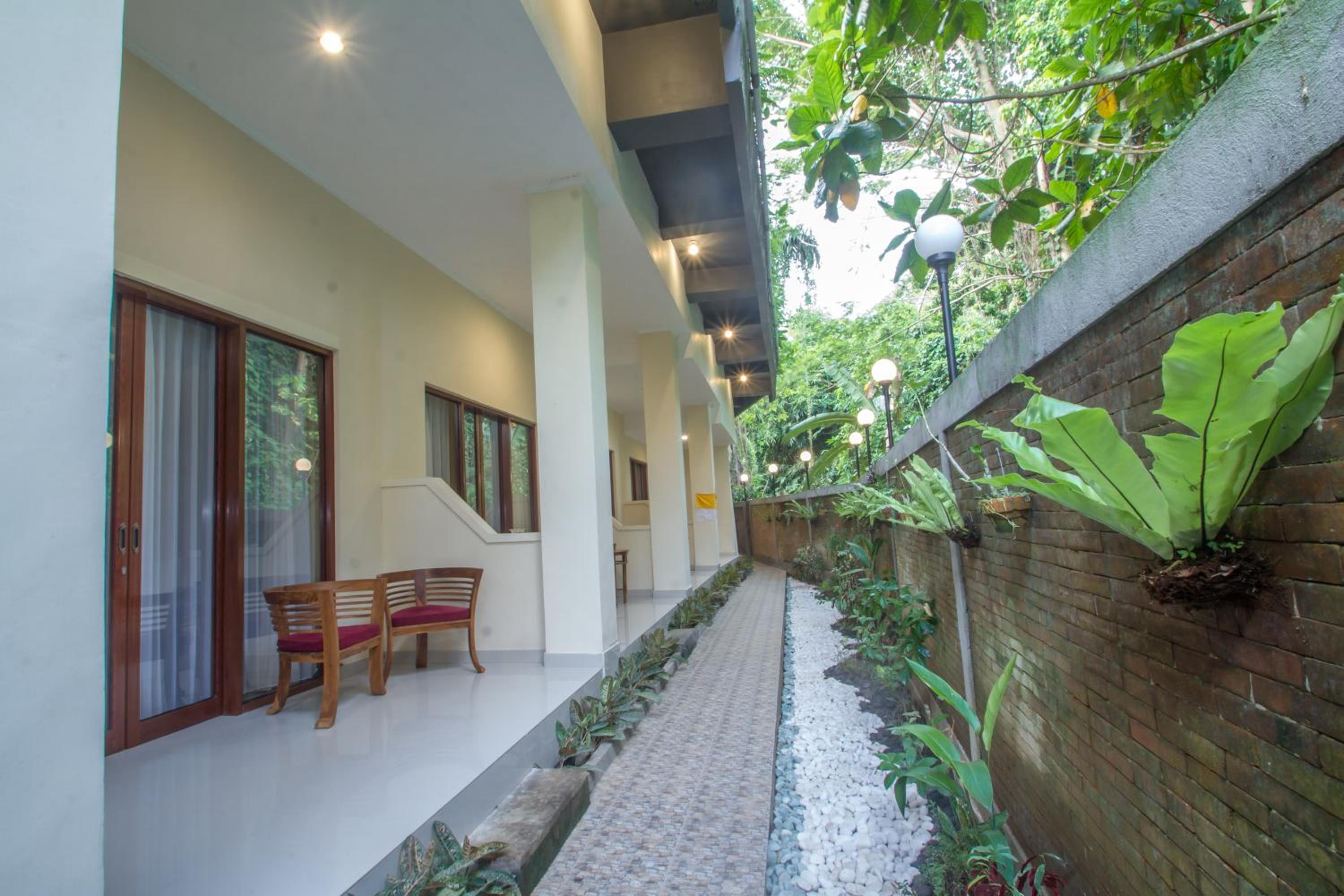 Deluxe Room with Garden View and Free Benefit - Photo 5